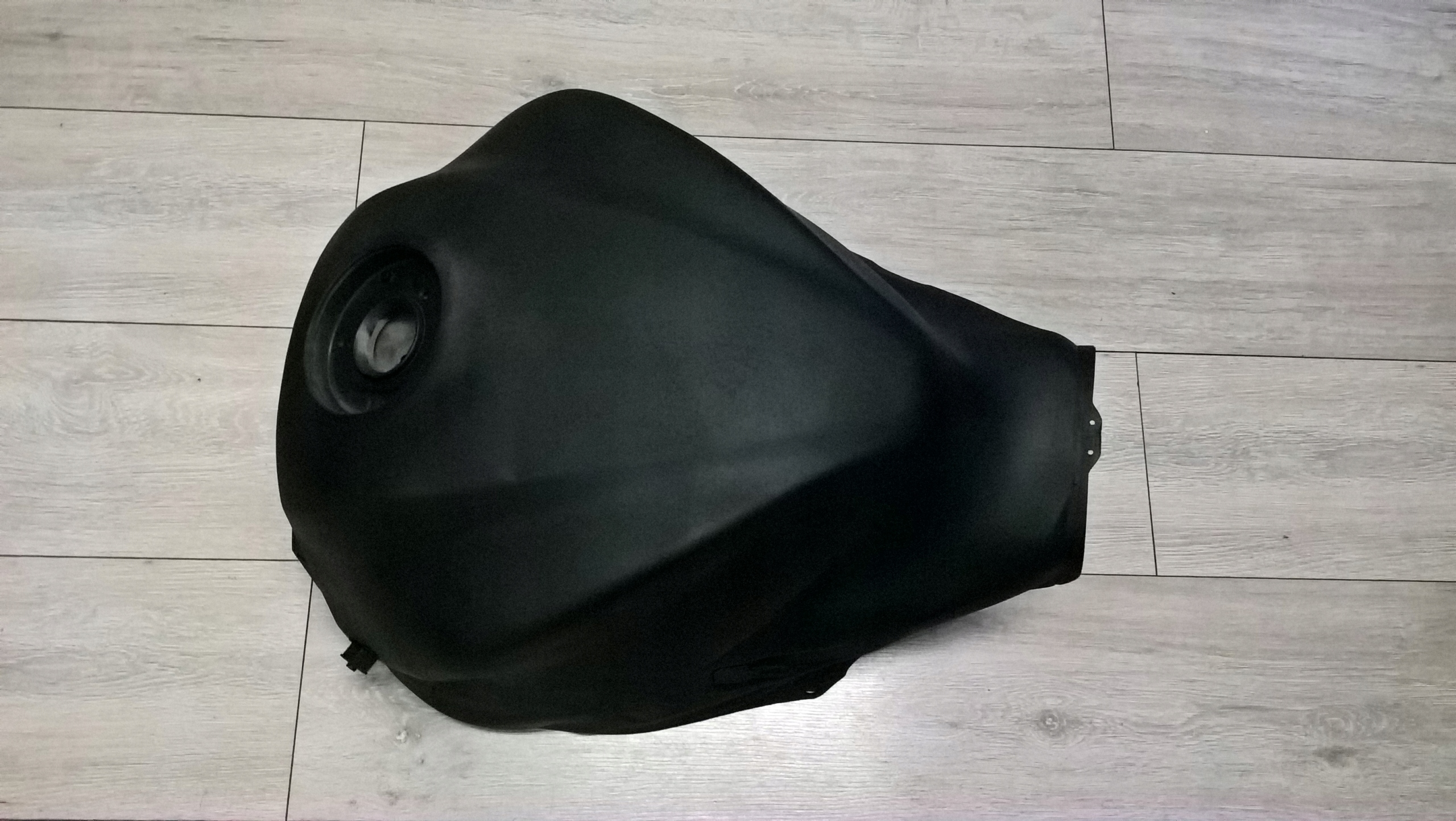 44100-04K40-YWW - SUZUKI gsxs 1000 бак Паливний бак 15-21 gsx s