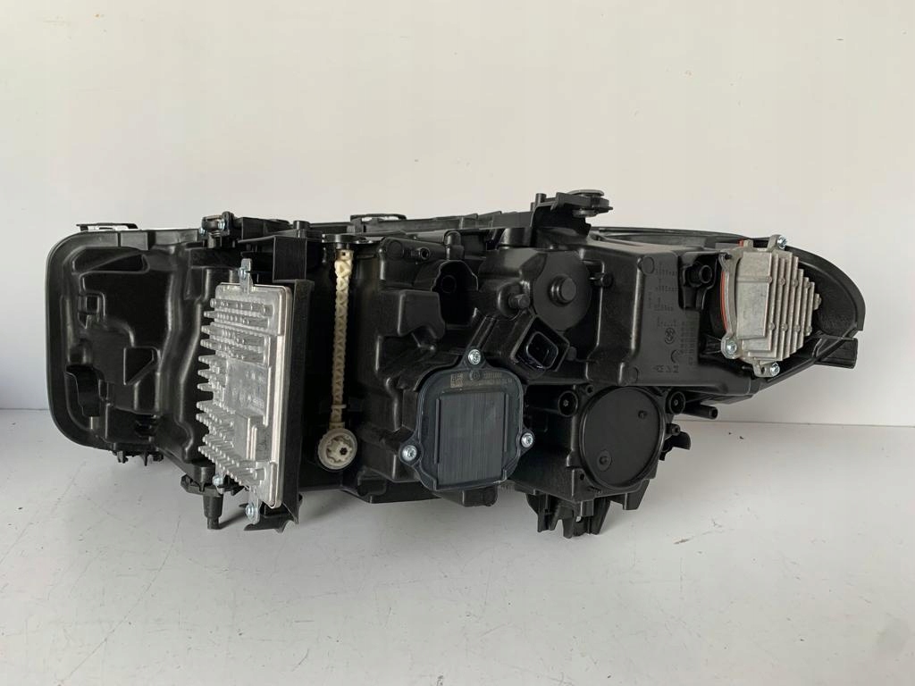 Reflektor BMW 5 G30 / 31 Full Led R - 12686 Typ samochodu Samochody osobowe