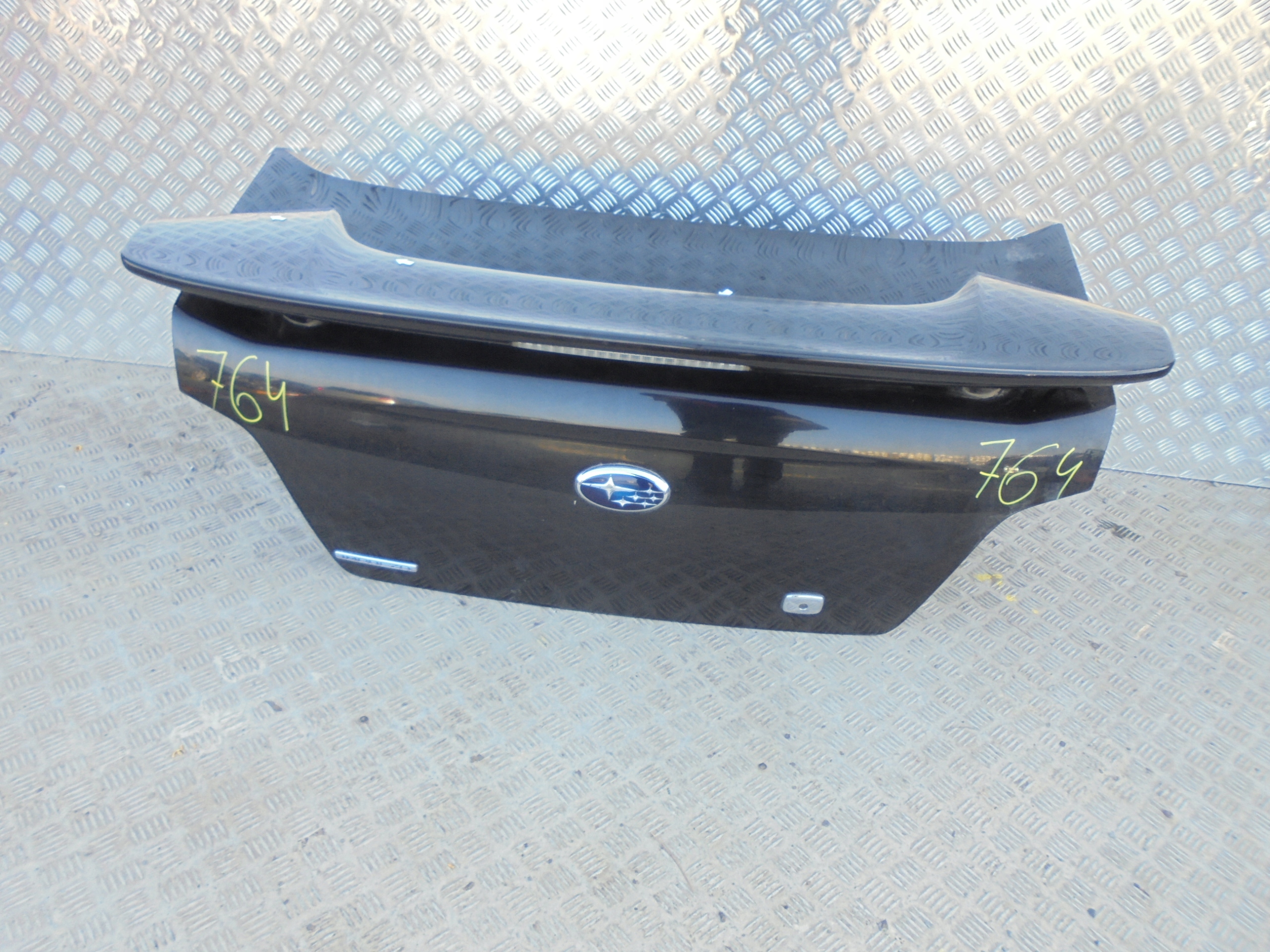 764. KLAPA BAGAŻNIKA TYŁ TYLNA SUBARU IMPREZA II SEDAN