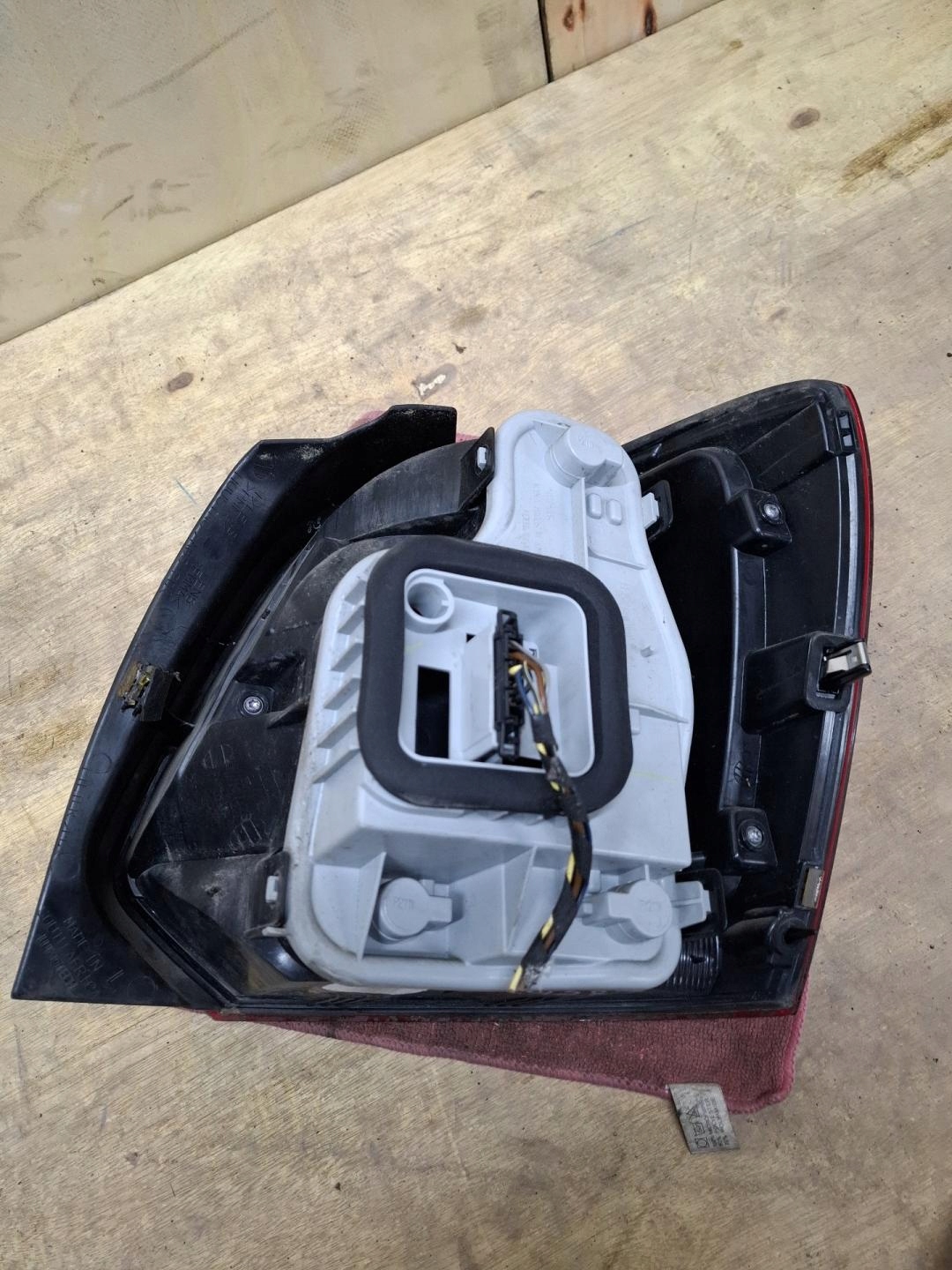 light rear left side Volkswagen CrossPolo 5 2014 6R0945095