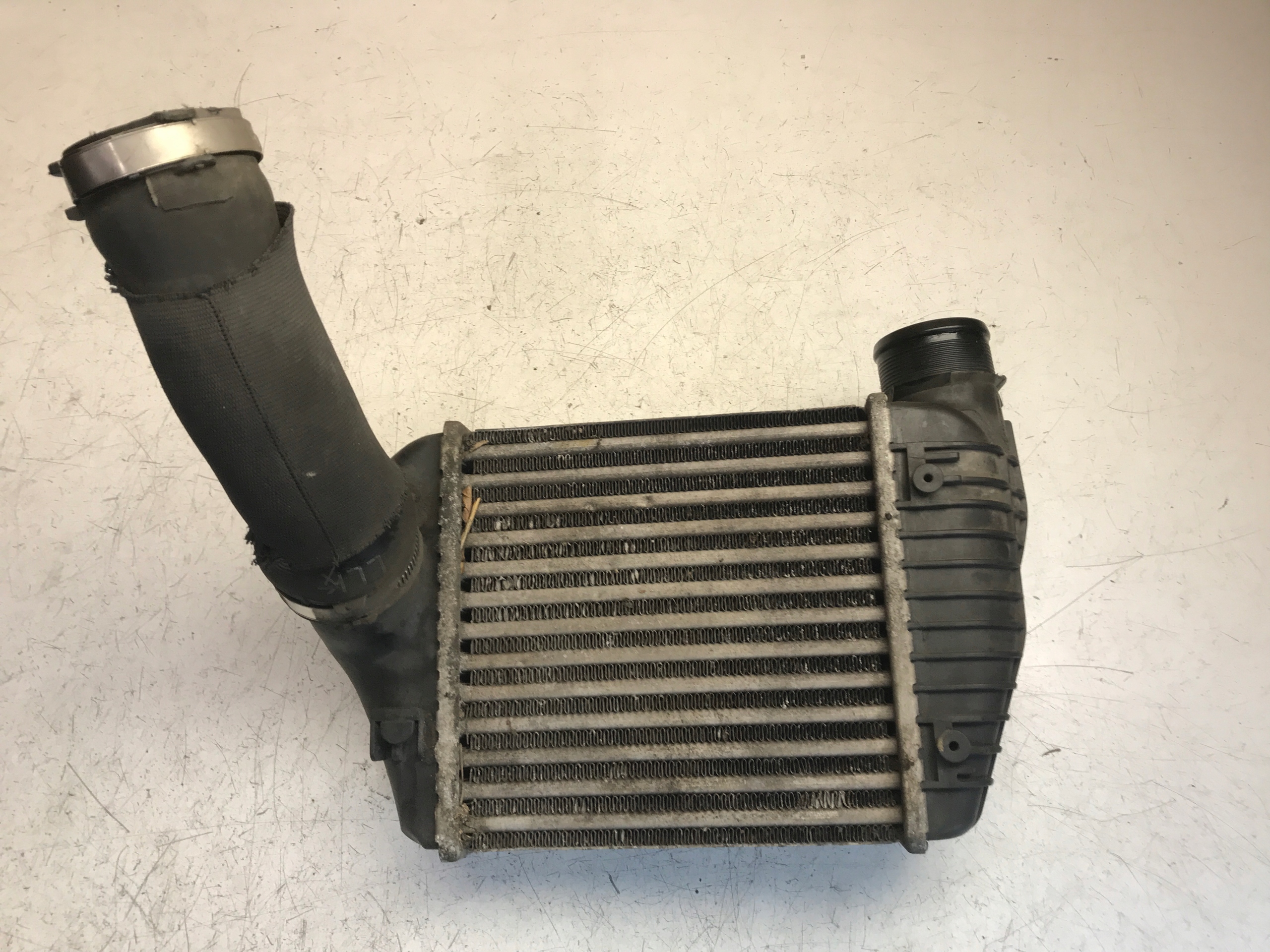 chladič vzduchový intercooler AUDI A6 C6