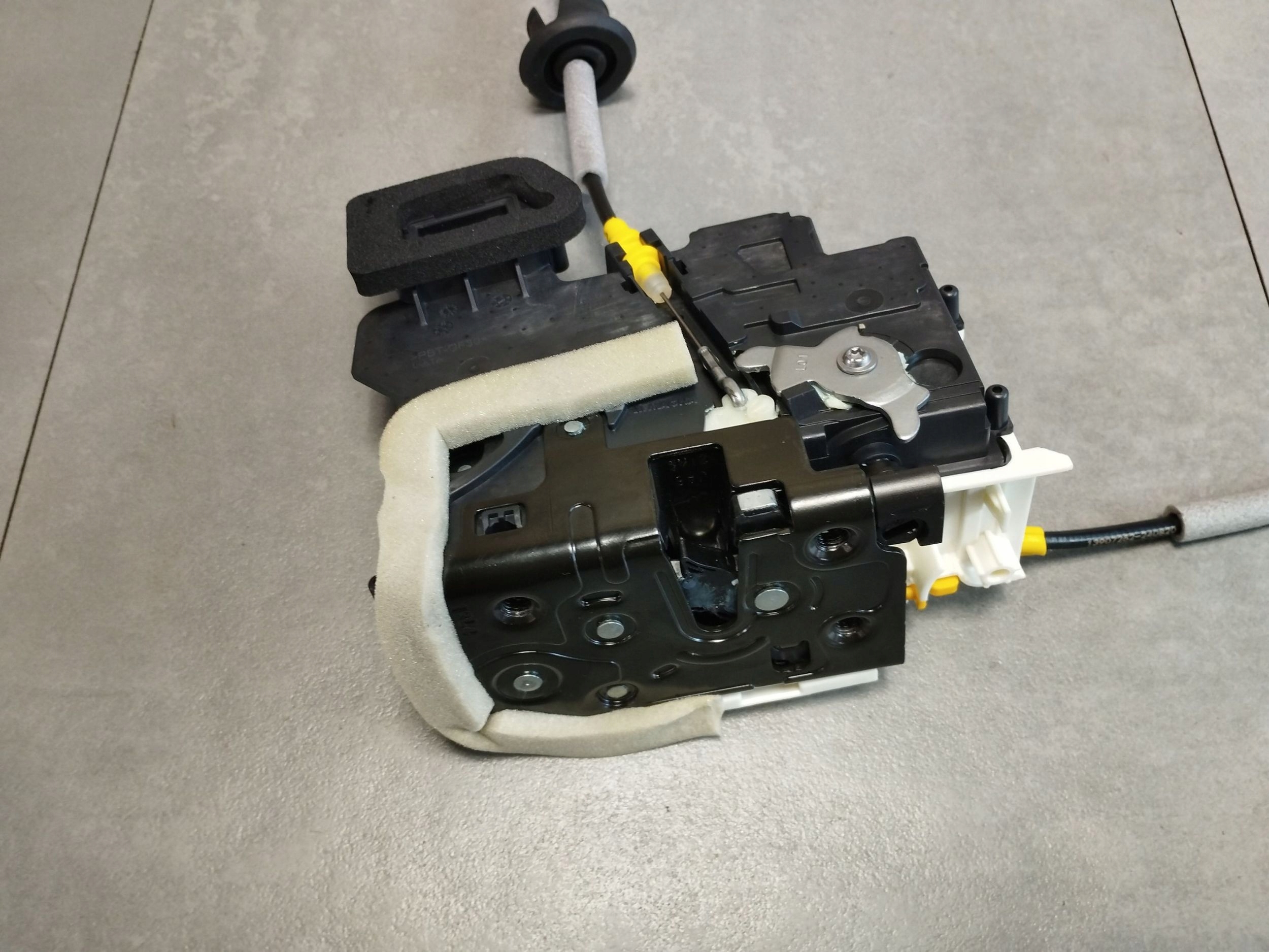 Audi A5 B10 Schloß Tür links vorne 85C837015E