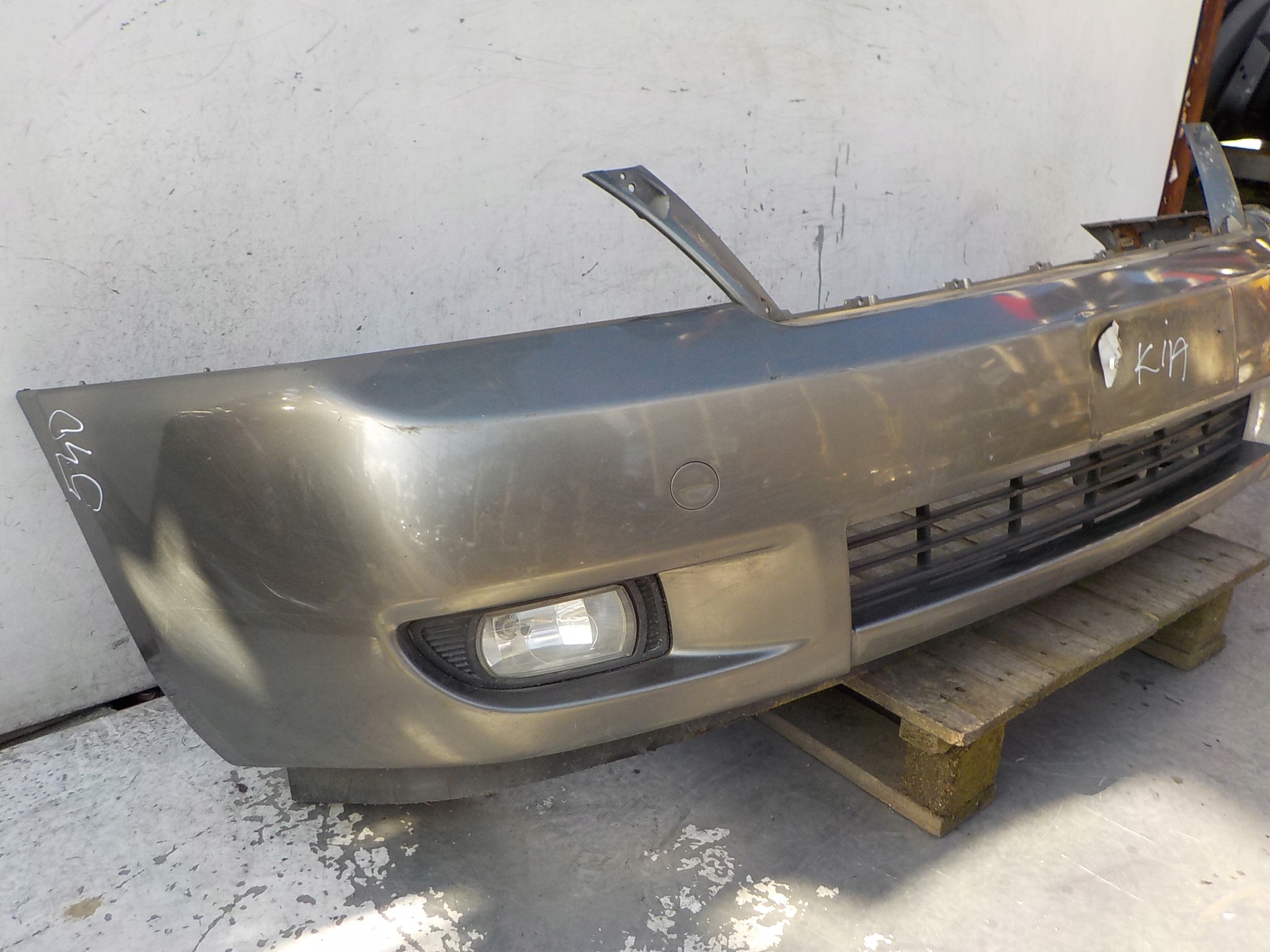 540 KIA SEDONA bumper front front