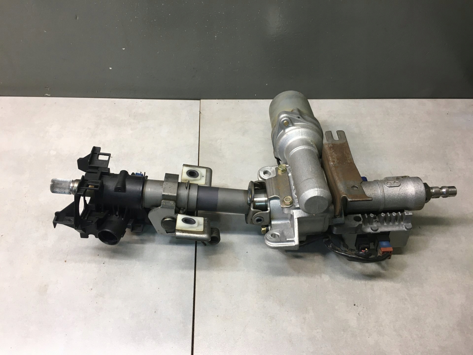 13136672 - ЭЛЕКТРОУСИЛИТЕЛЬ CORSA C 13136675