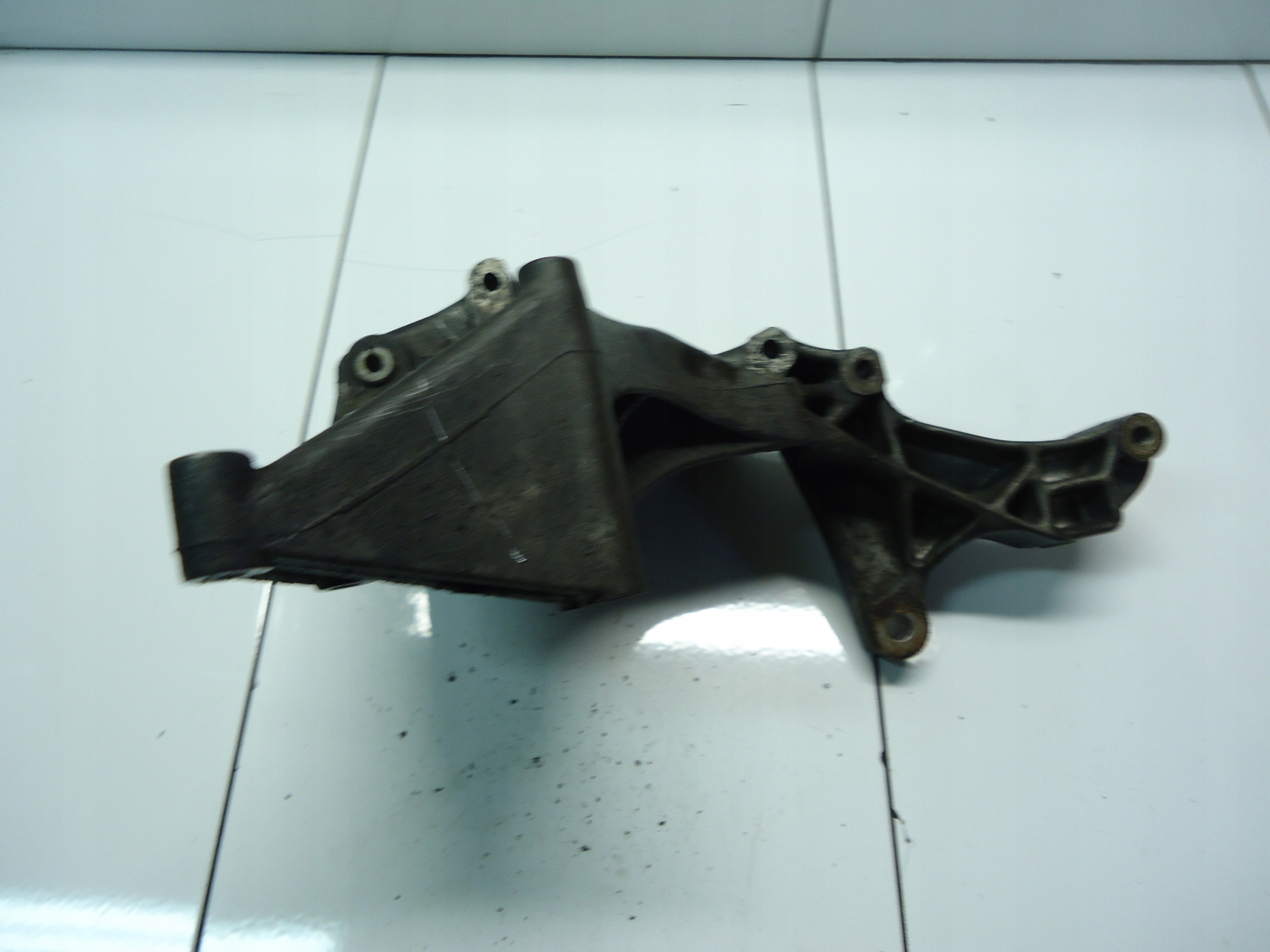 VW LT 2.5TDI supporto alternatore 074145169F