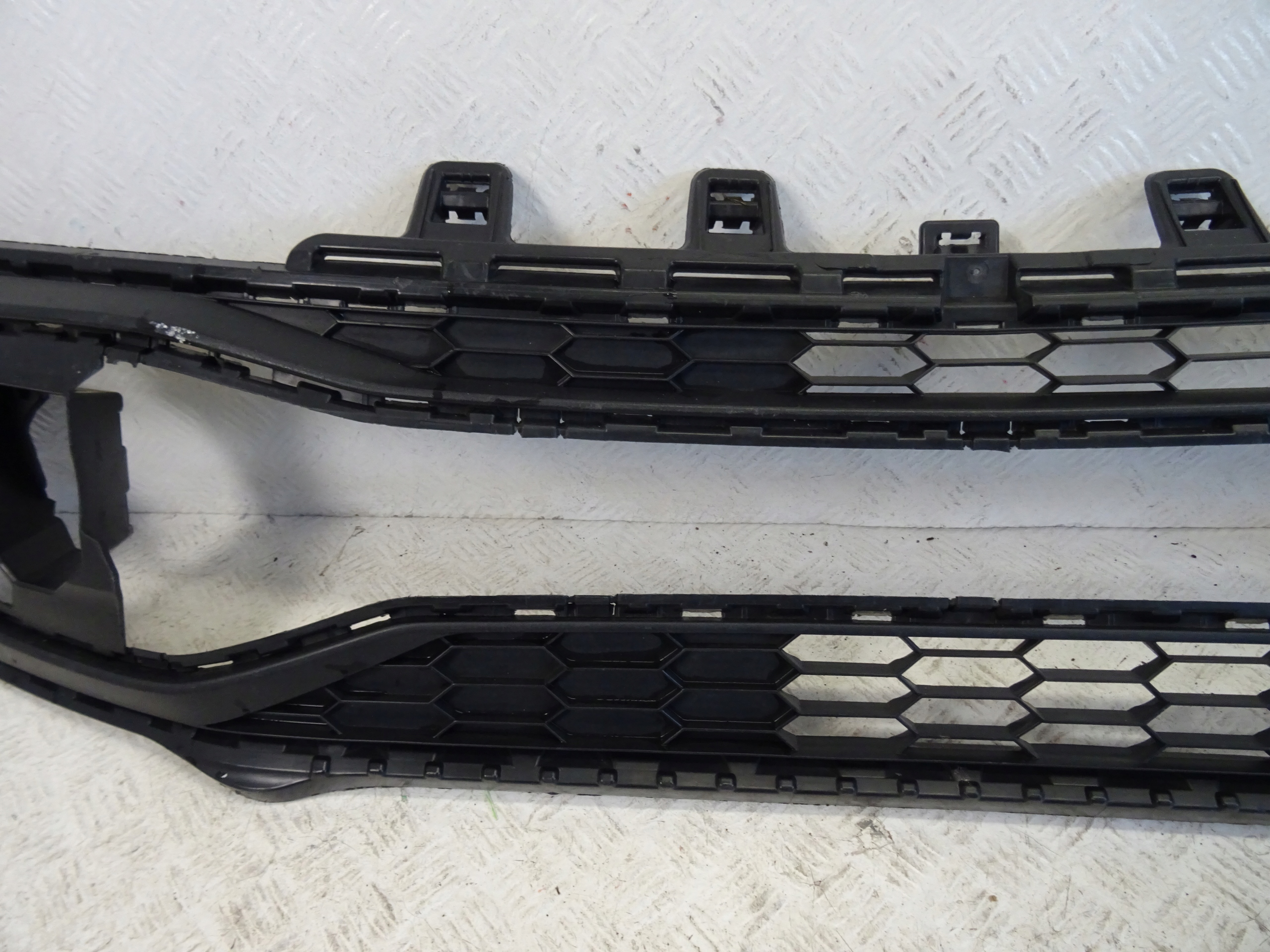 grid of a bumper front front VW UP LIFT 1S0853677F