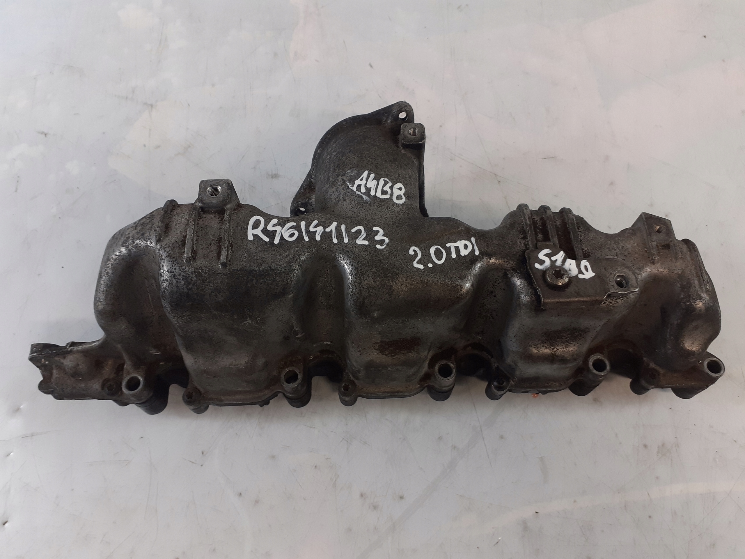 Audi A4 B8 intake manifold 2.0 TDI