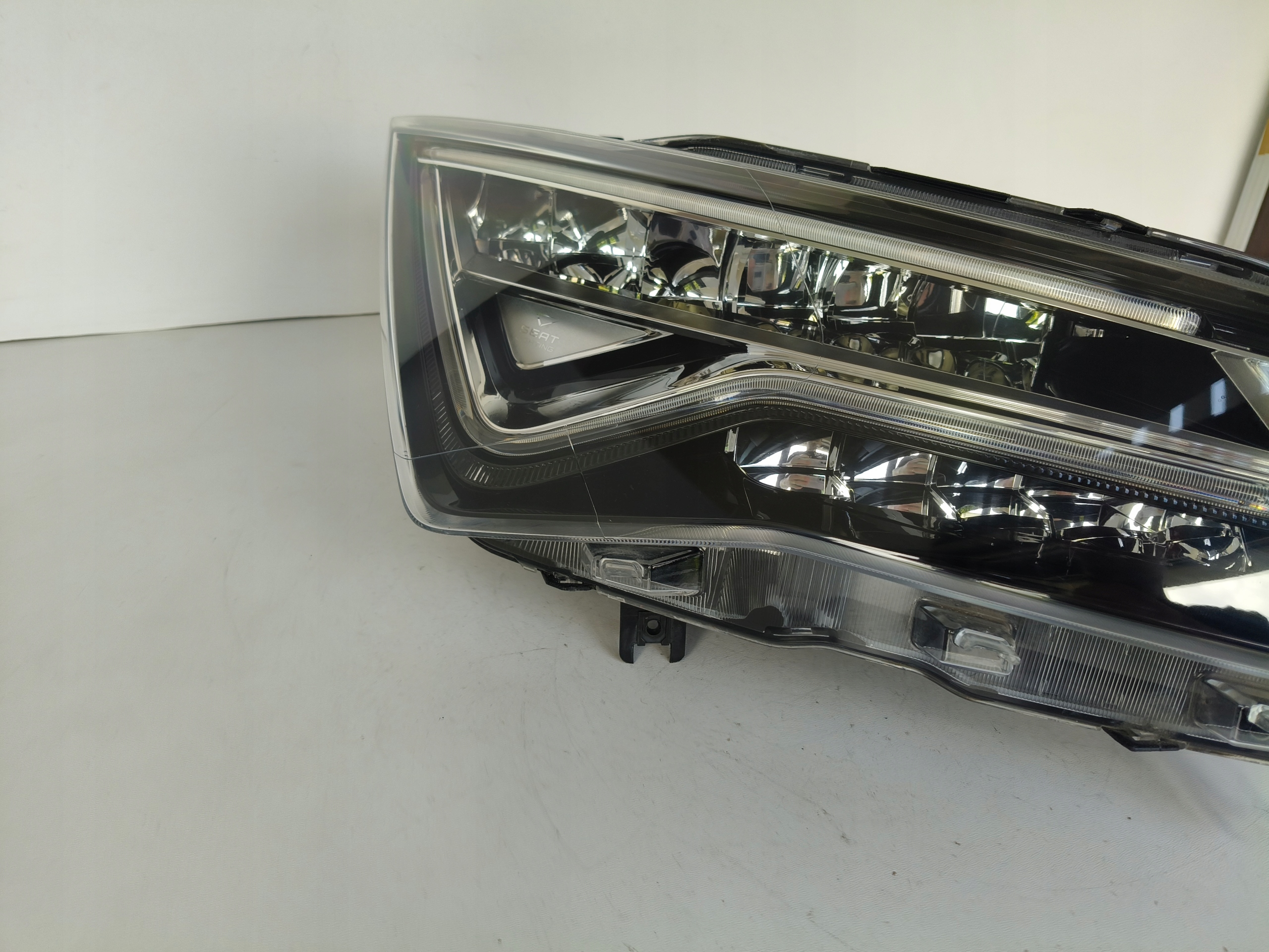 light right REFLEKTOR SEAT ATECA 575 16- FULL LED