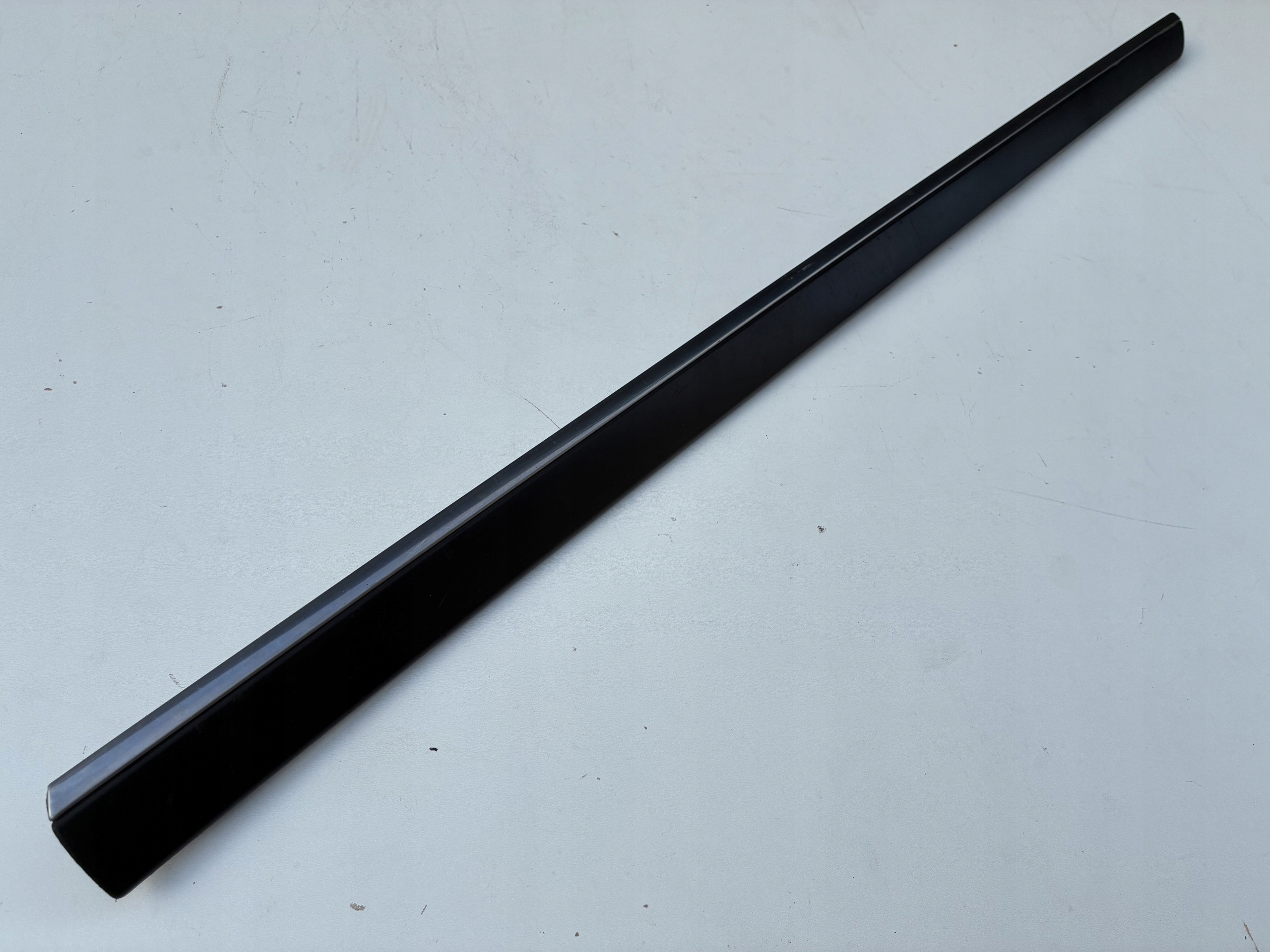 moulding door chrom right front Peugeot 407 04-11r. ==OEM==