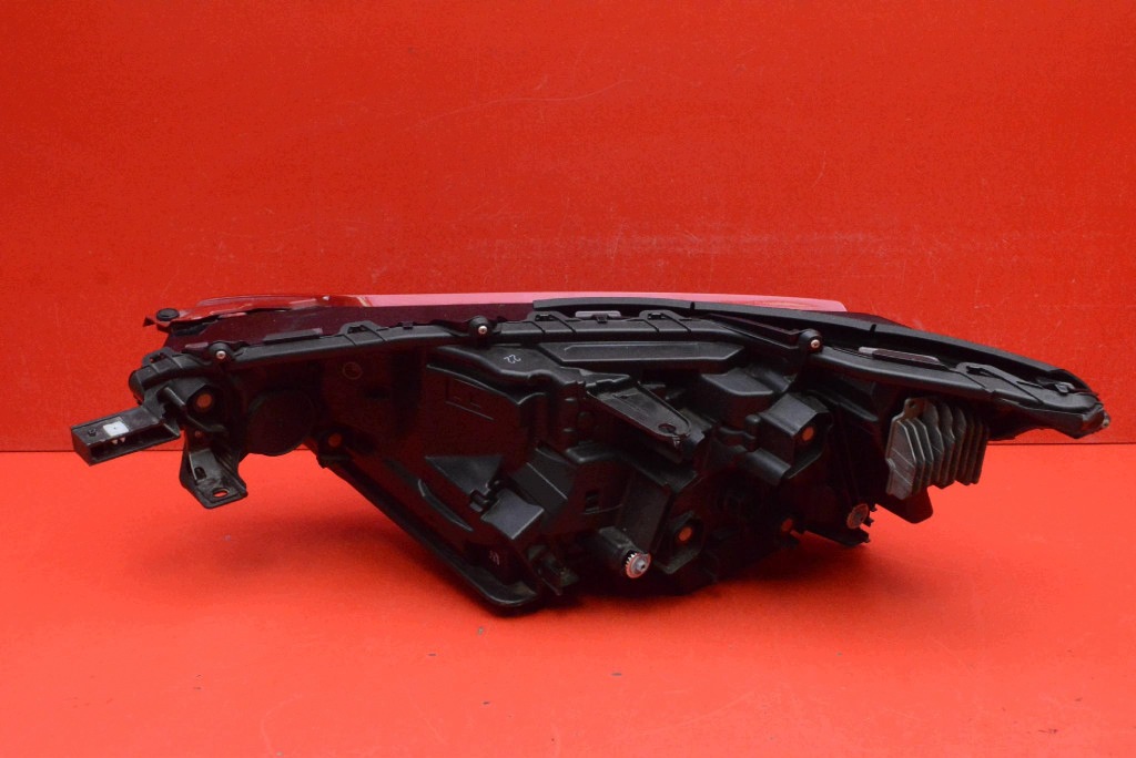 REFLEKTOR right light front FULL LED EU 42-118-42-119 TOYOTA BZ4X 22