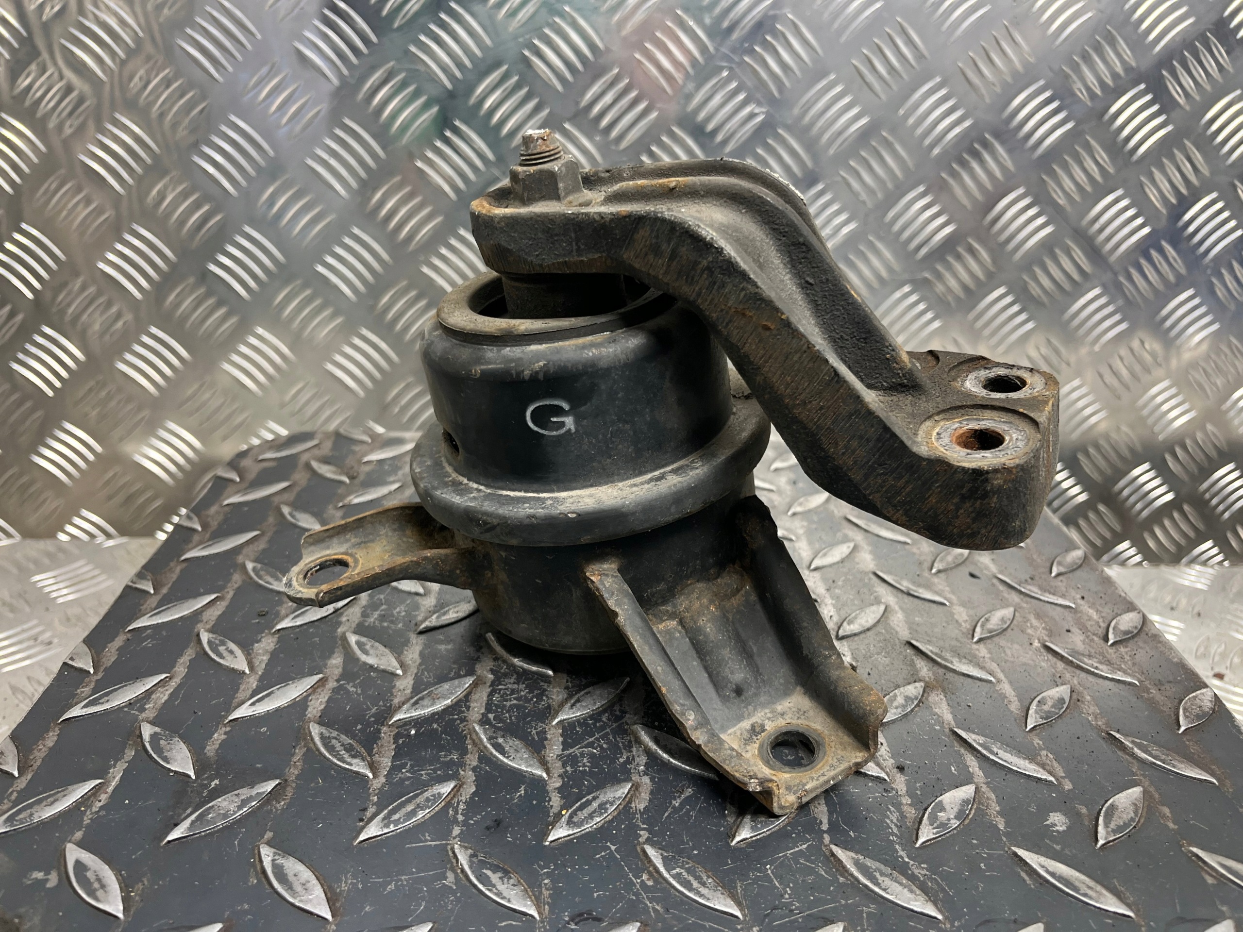 engine mount KIA SOUL 21810-2X000