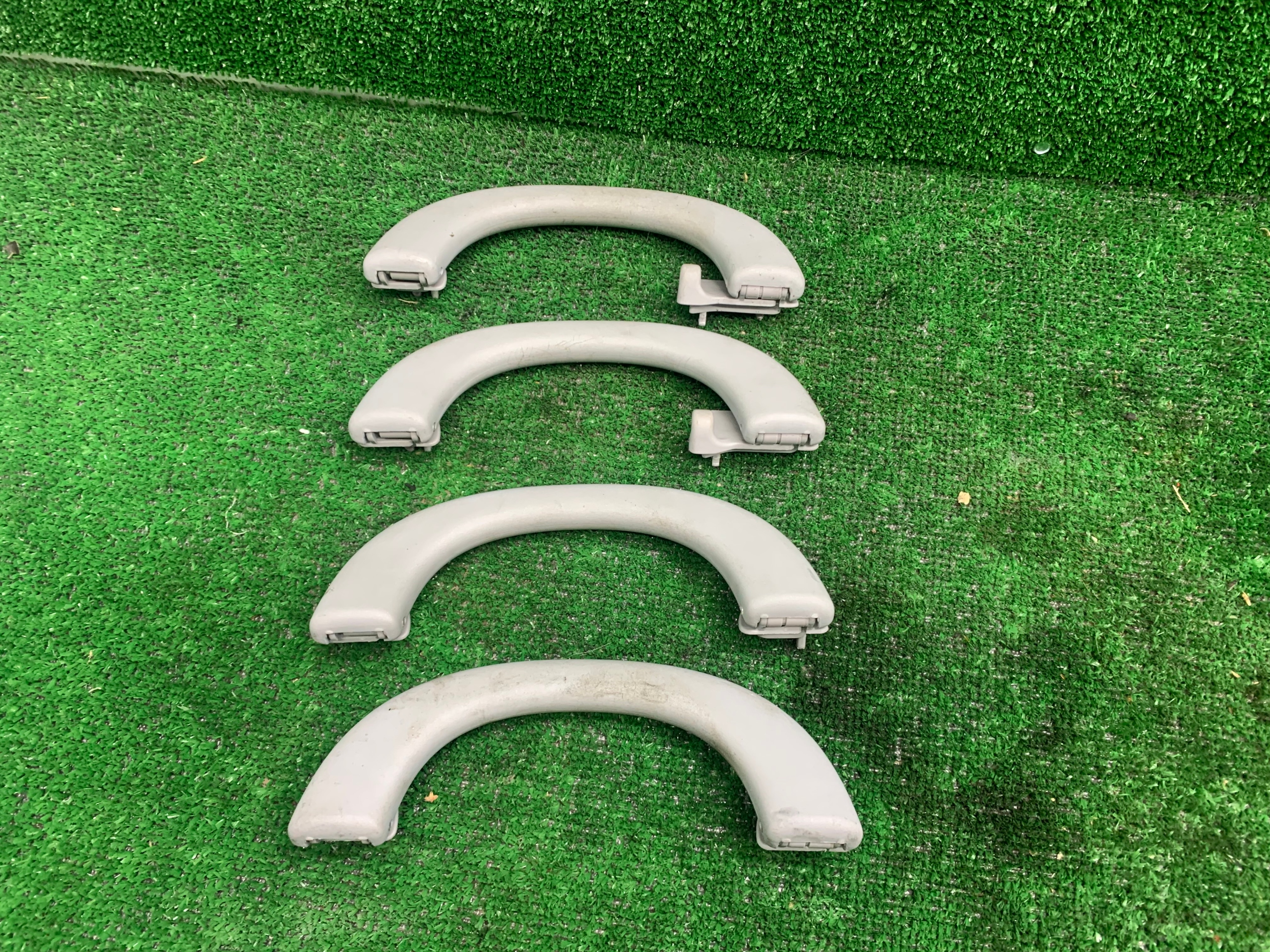 Mercedes W211 Uchwyt Rączki Podsufitki Komplet A2118100051 a2118100151
