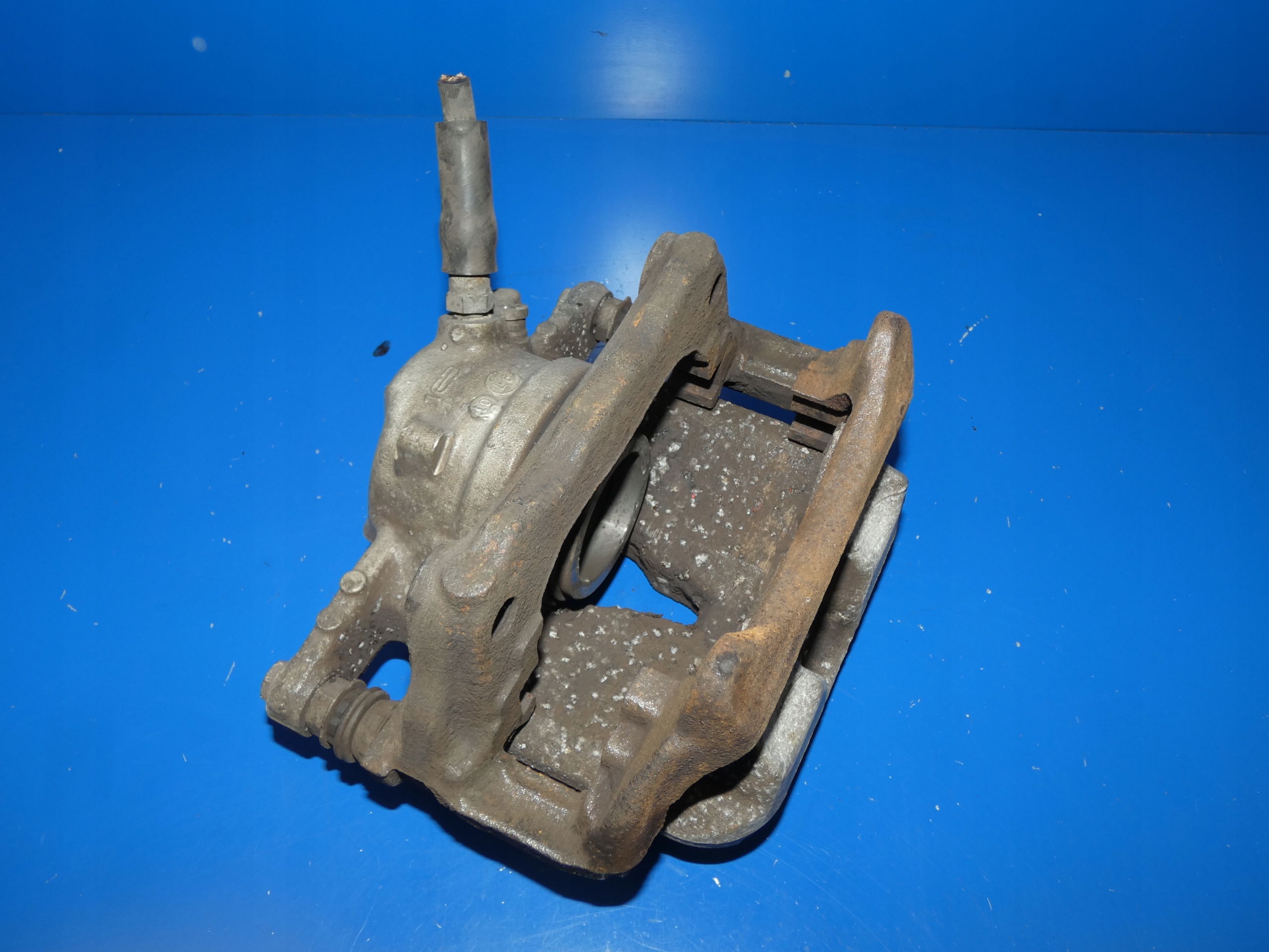 MERCEDES E KLASA W213 C W205 caliper brake left front 305X28