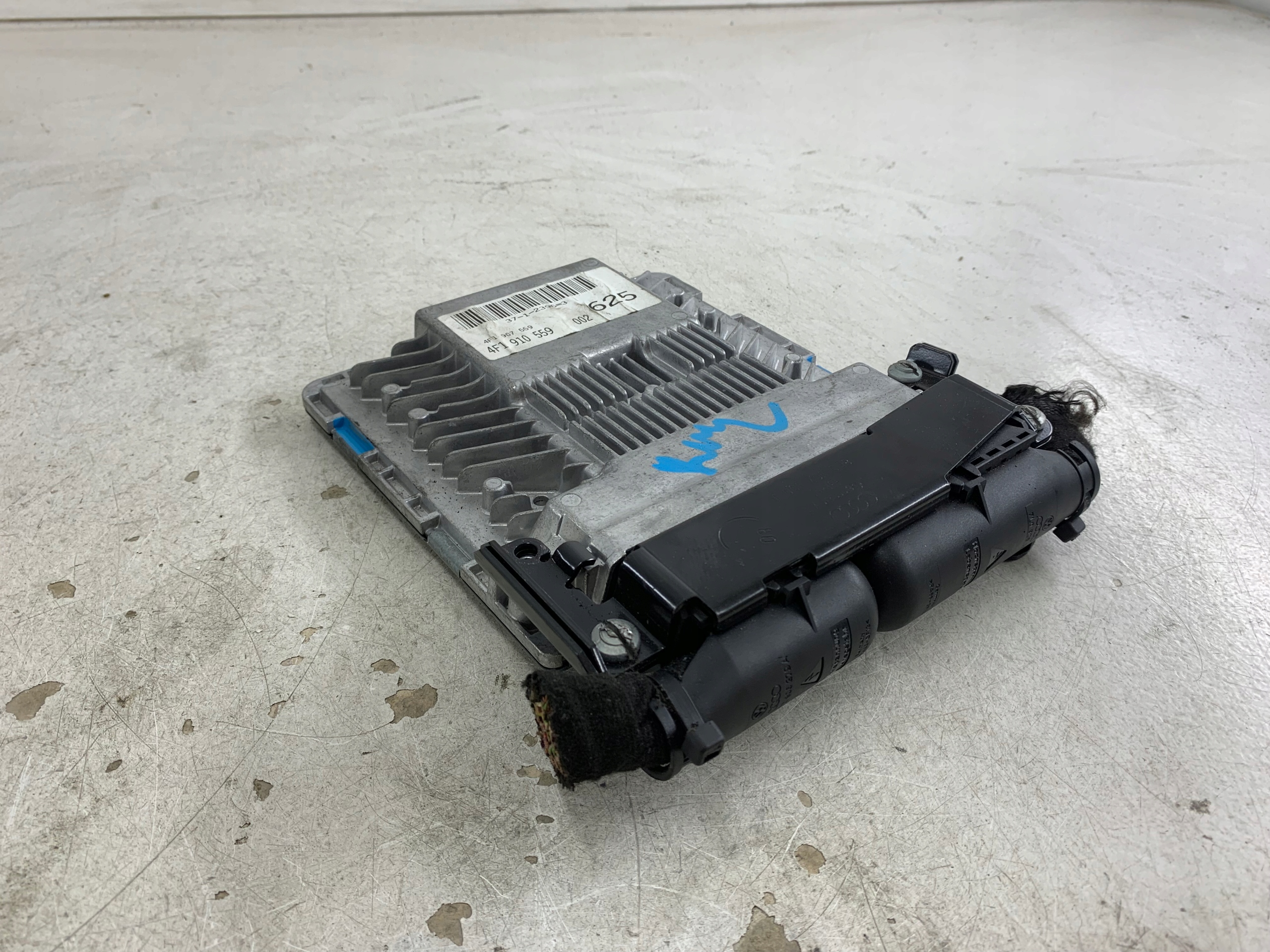 AUDI A6 C6 3.2 TFSI control unit of the engine 4F1907559