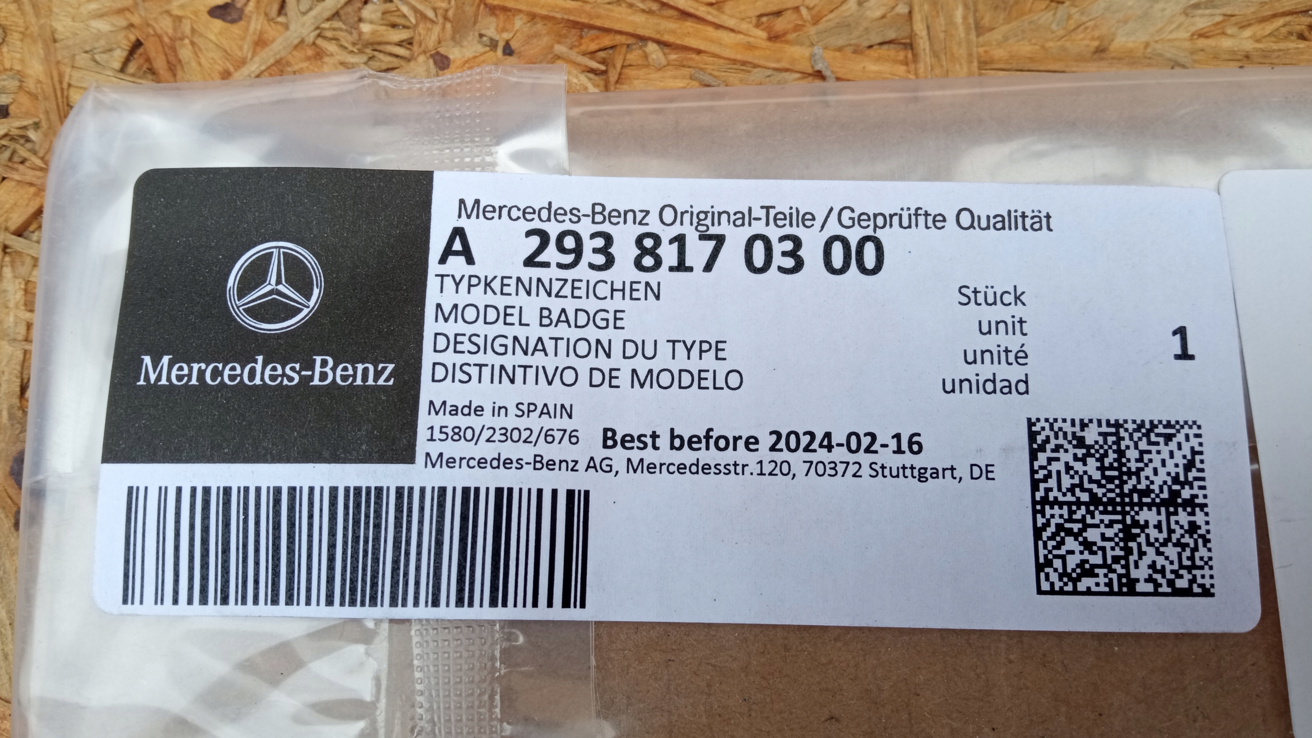 MERCEDES EQC W293 19- EMBLEMAT ZNACZEK TYLNEJ KLAPY 4MATIC A2938170300 Numery katalogowe zamienników MERCEDES BENZ EQC 2019- W293 A293 N293 CHROM CHROMOWANY 4MATIC 4 MATIC