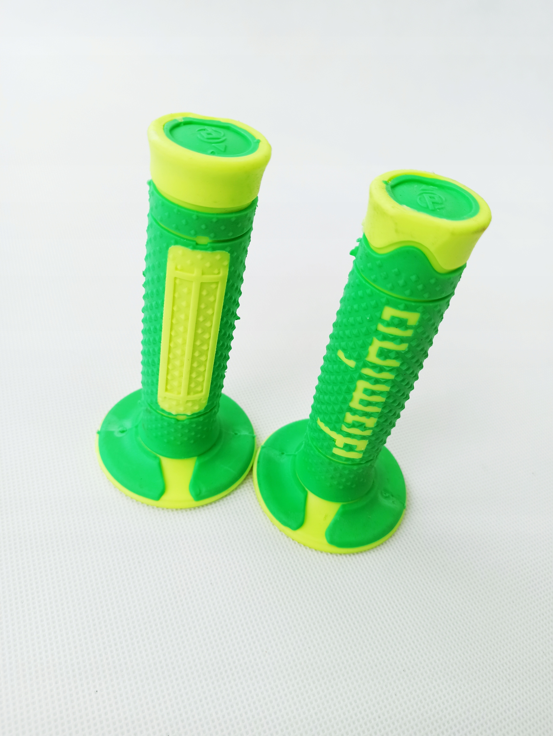 MANETKI DOMINO ZIELONO ŻÓŁTE GRIPY ENDURO CROSS Producent inny