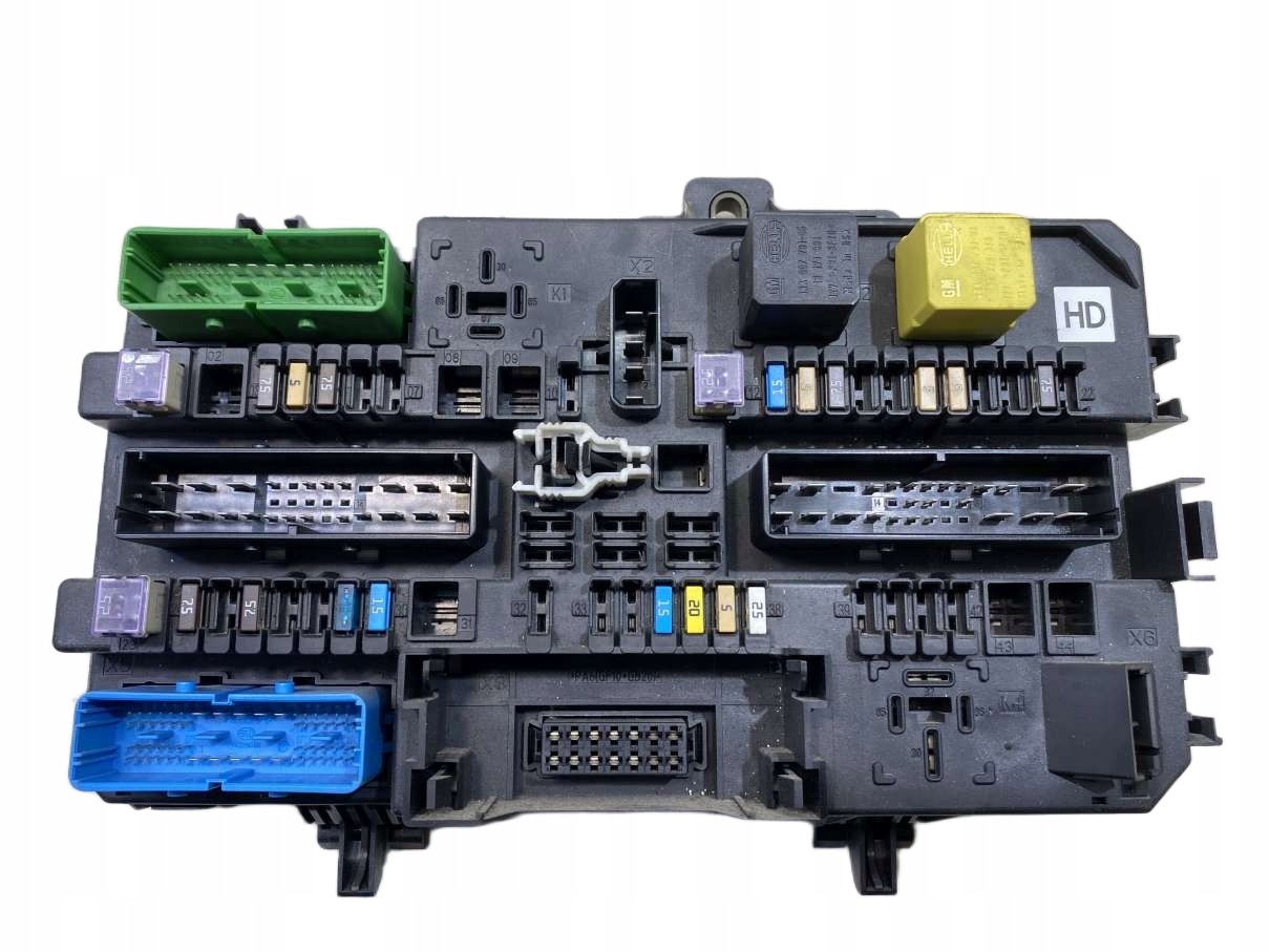 fuse box OPEL ZAFIRA B 1.9 CDTI 13206756