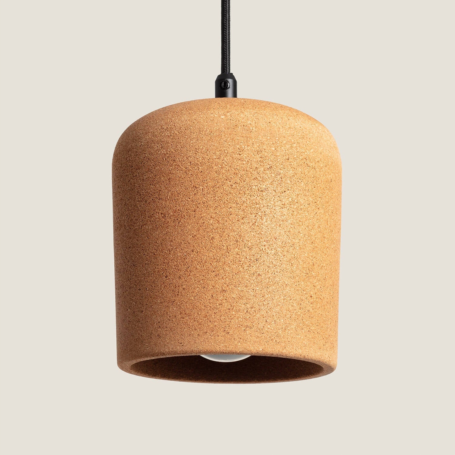 Závěsná lampa z kovu a korku Krobia