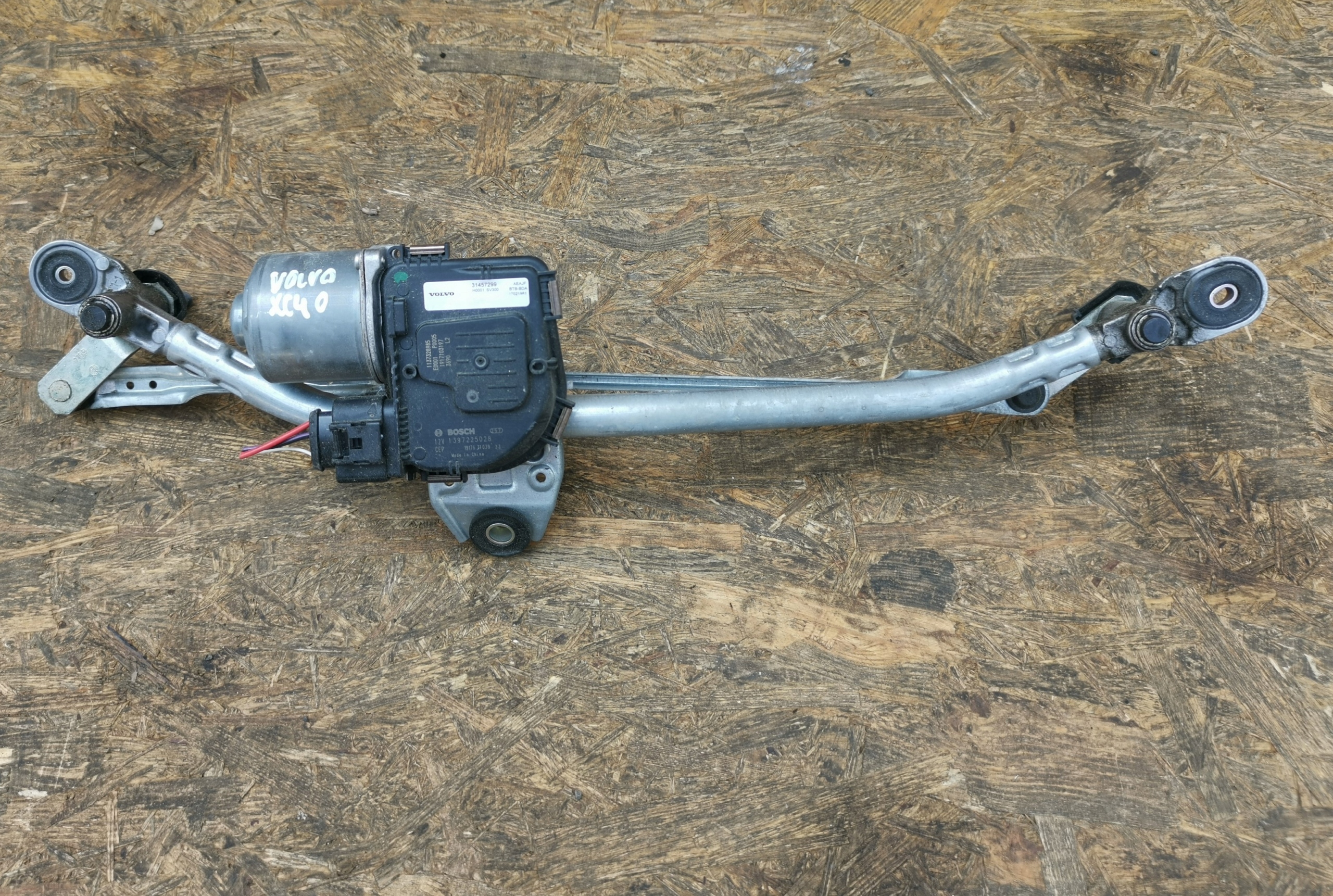 SILNICZEK MECHANIZM WYCIERACZEK VOLVO XC40