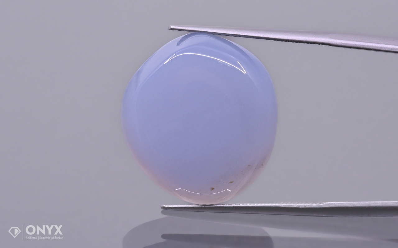 Chalcedon modrá konvexní nepravidelná destička 20x18,5 mm