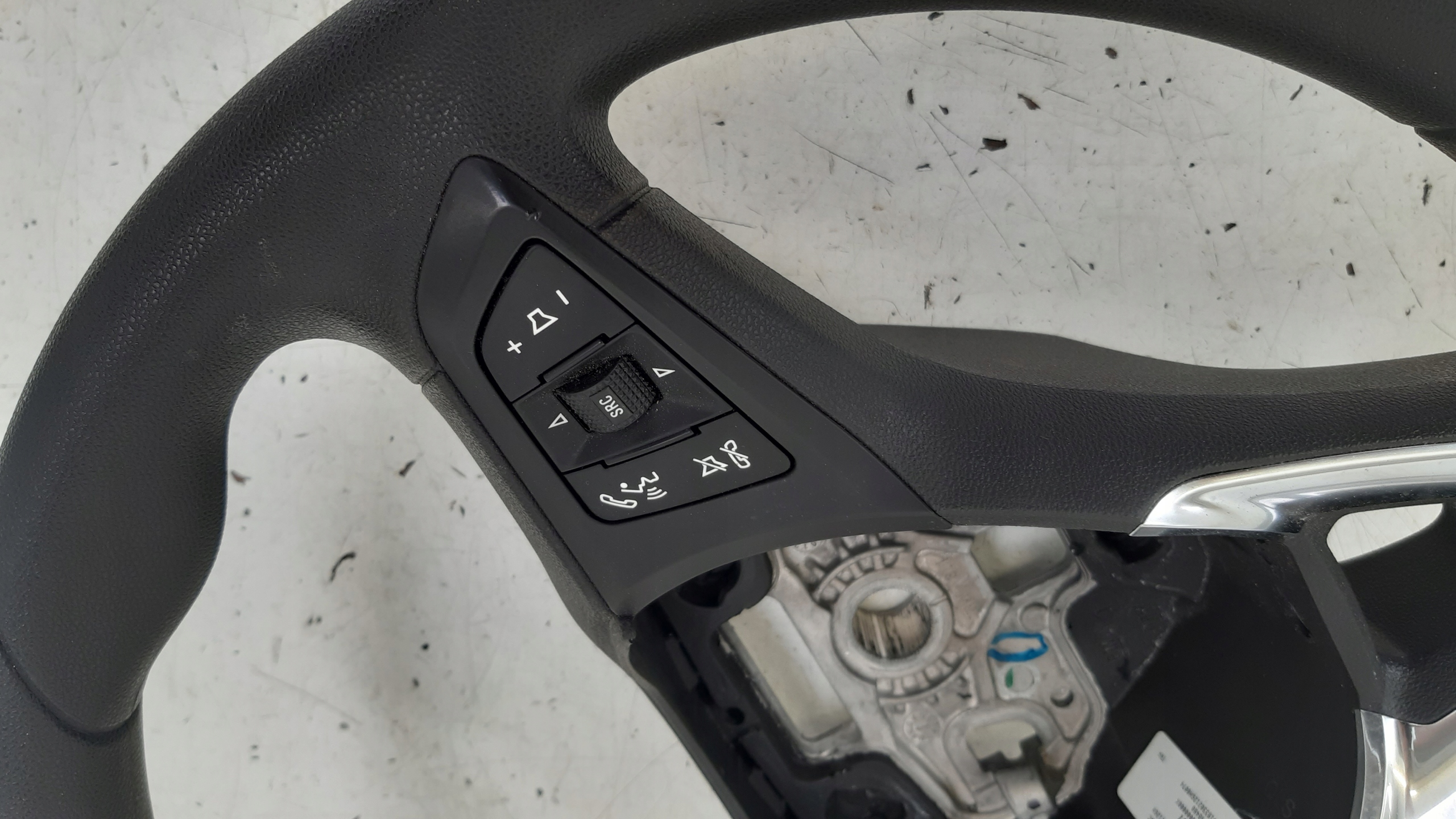 Volant multifunkcja 39035987 Opel Corsa E
