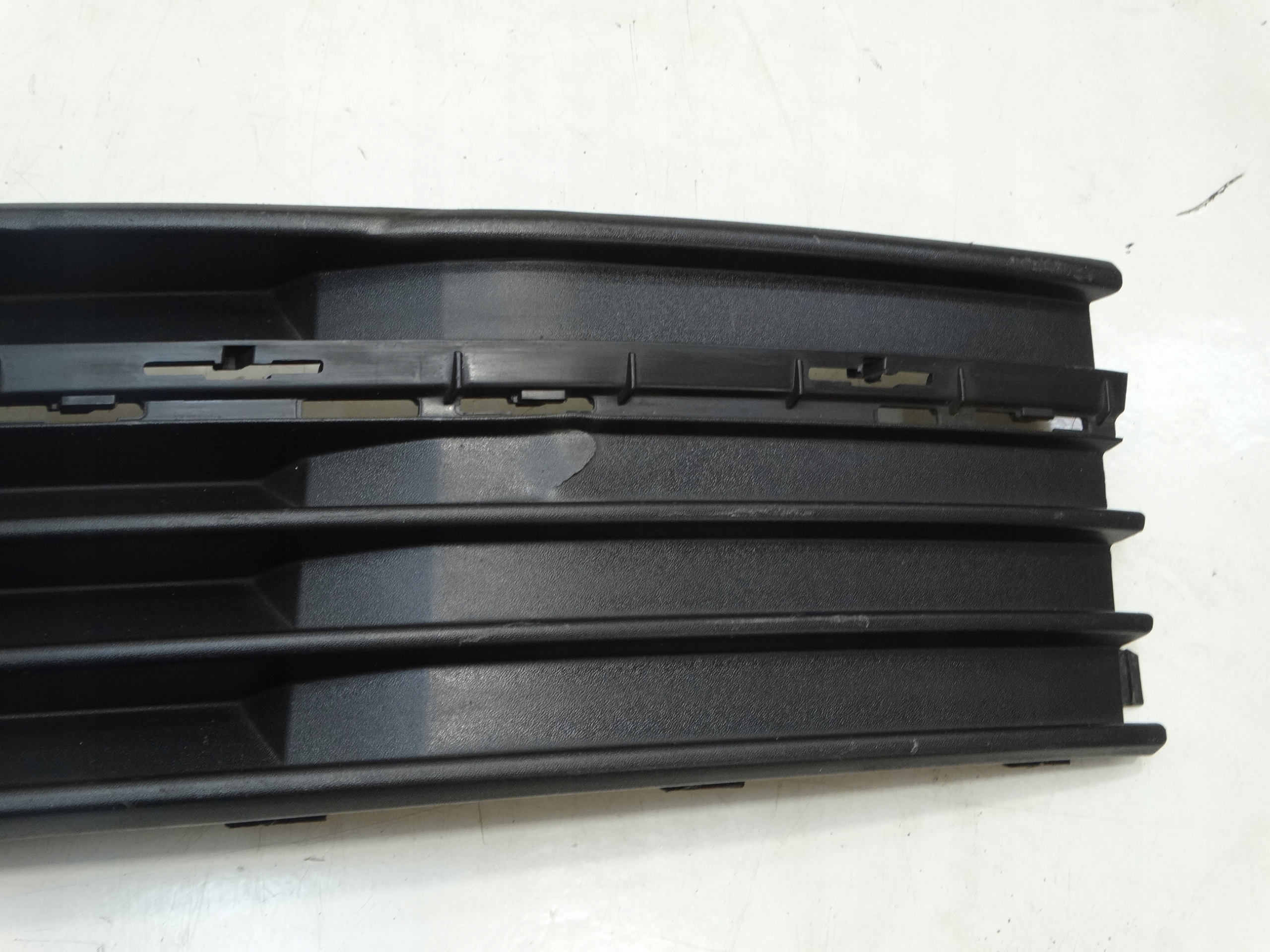 grid of a bumper left front VOLKSWAGEN TRANSPORTER T6 7E5853683