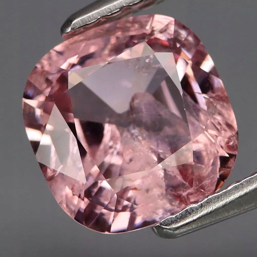 Přírodní Spinel 1.60ct Cushion Růžová Myanmar eCertifikát Wbd