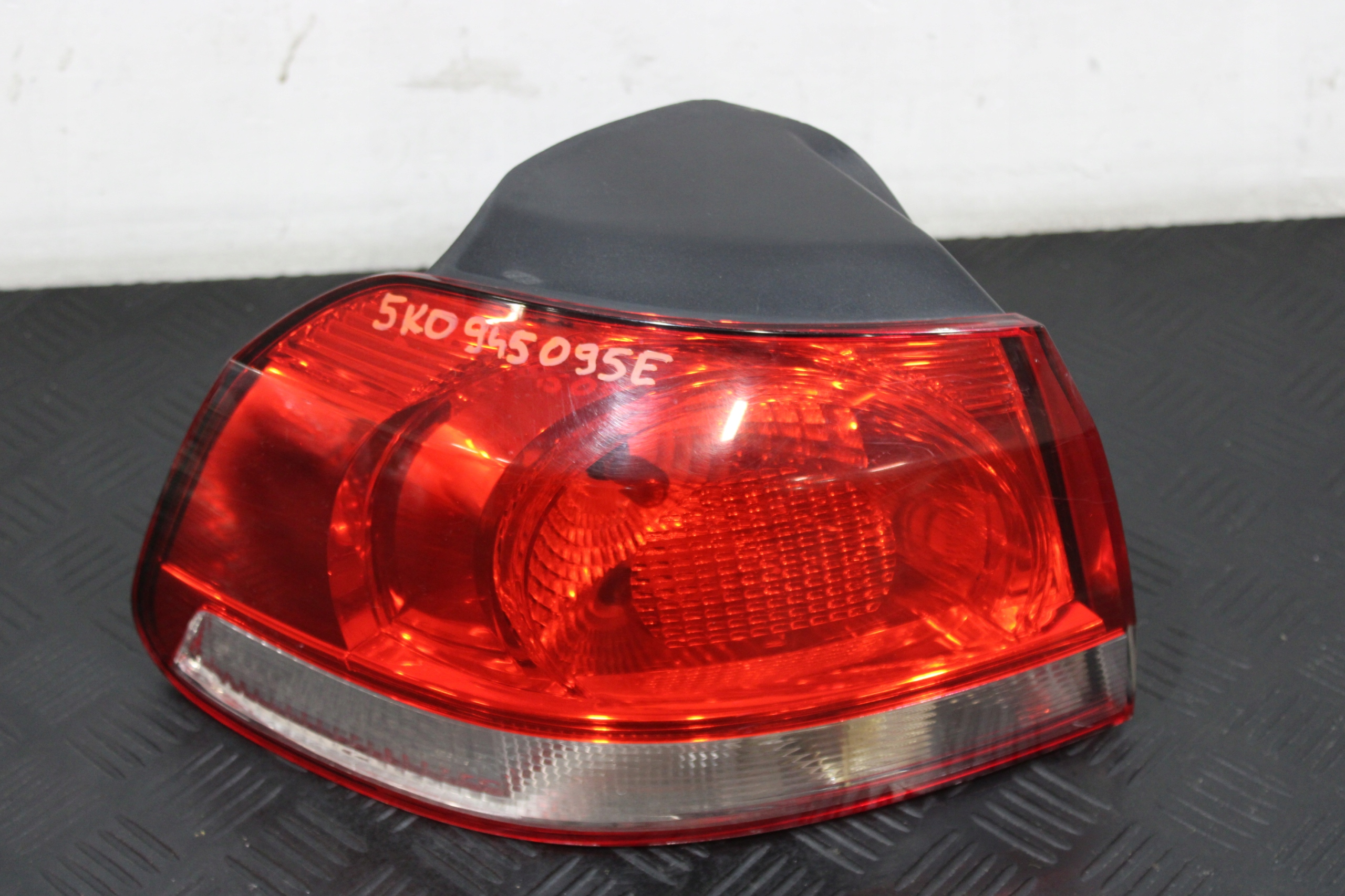 light left rear part rear 5K0945095E GOLF VI 6 5K0 R-LINE