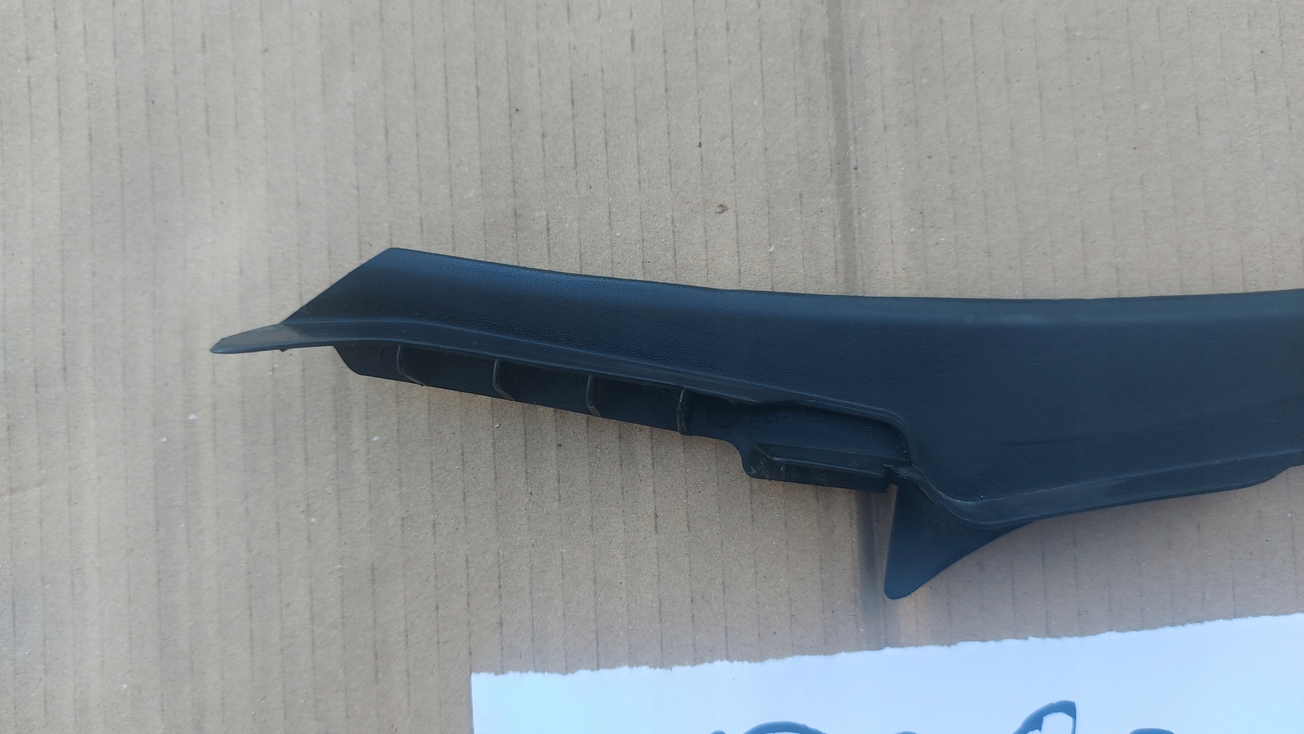 spoiler under the window right TOYOTA VERSO 09-17