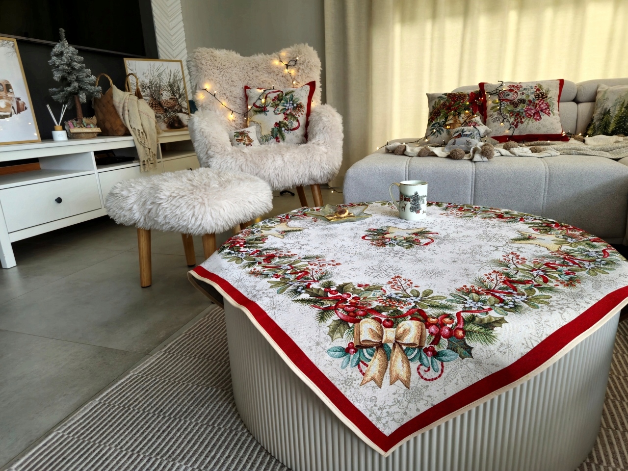 Ubrus s vánočním věncem 100x100 cm 1310