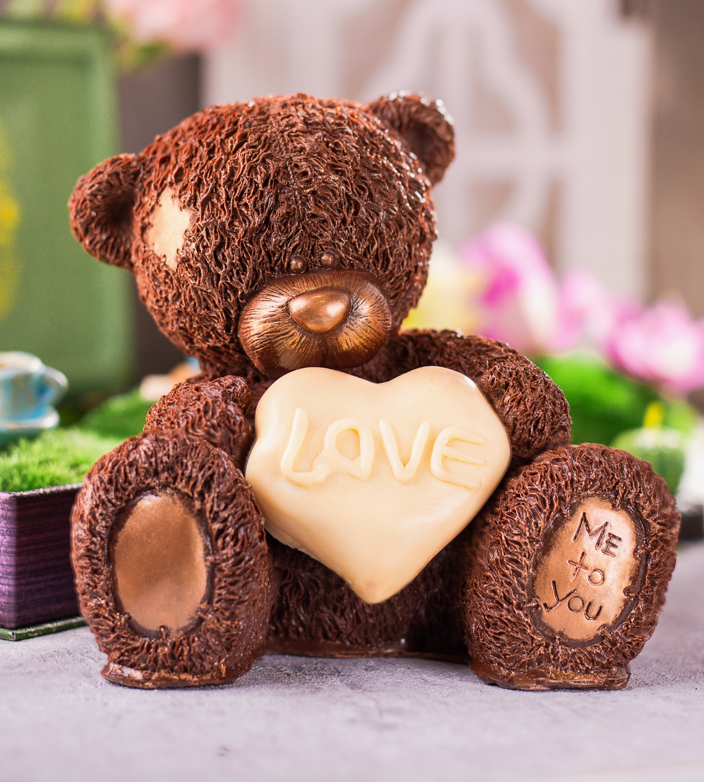 Levně Medvěd se srdcem jako dárek