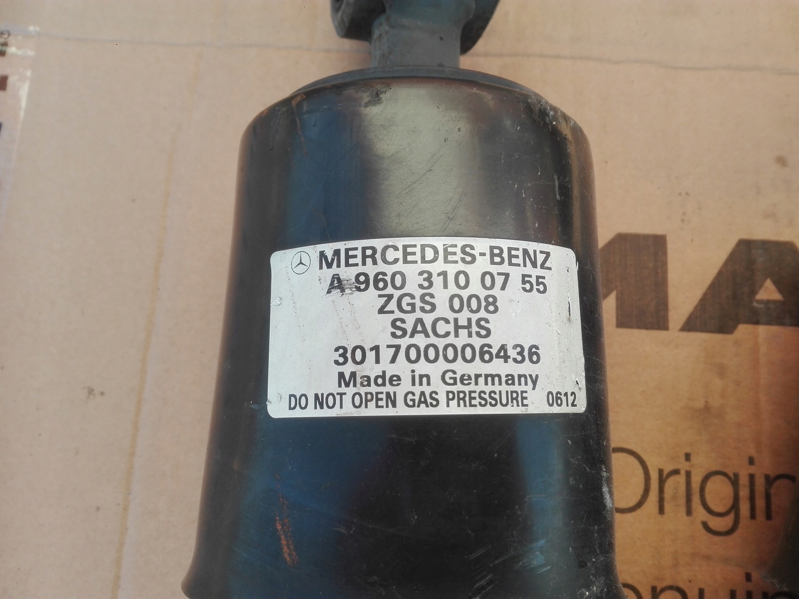 АМОРТИЗАТОР ЗАДНЕЙ КАБИНЫ MERCEDES ACTROS MP4