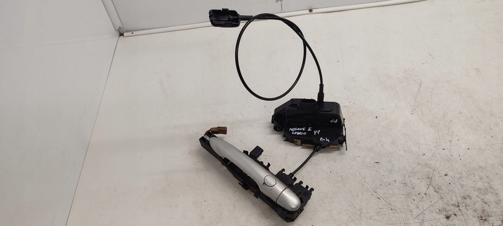 lock handle front front right 4pin Renault Megane II Cabrio