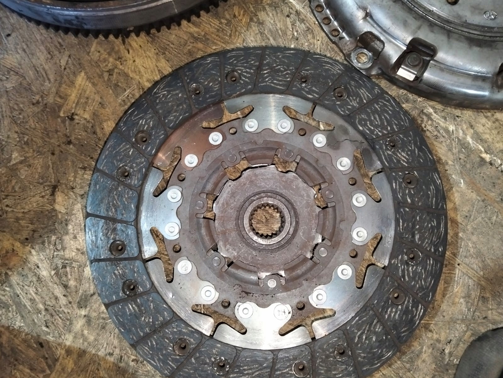 clutch wheel flywheel VOLVO V40 D2 1.6D 324075510