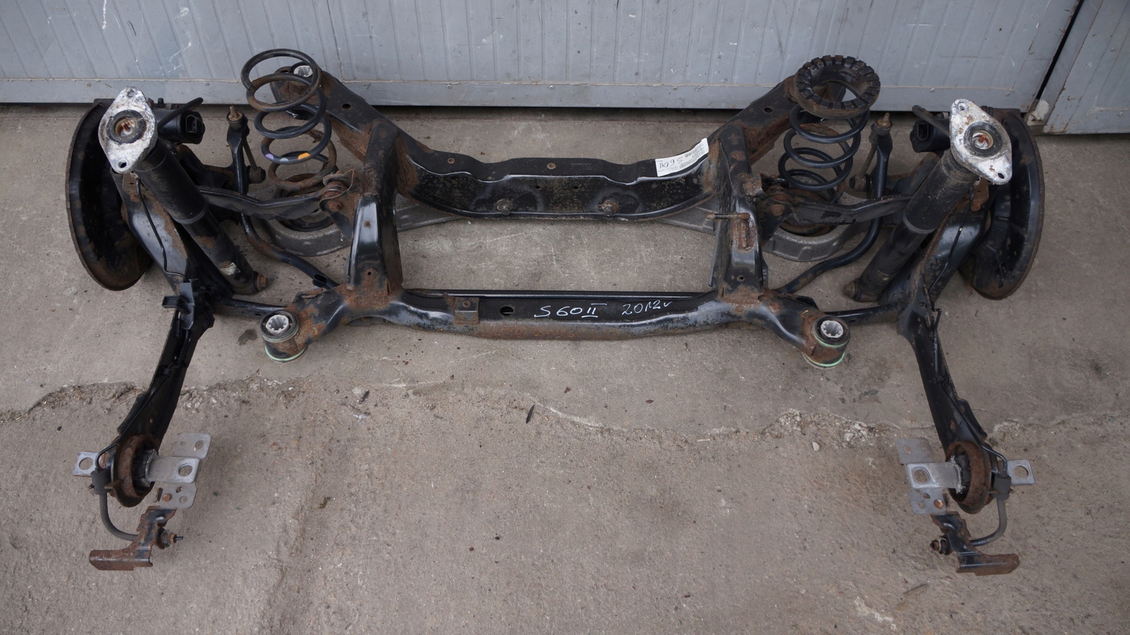 VOLVO S60 II V60 ZAWIESZENIE TYLNE TYŁ BELKA WAHAC