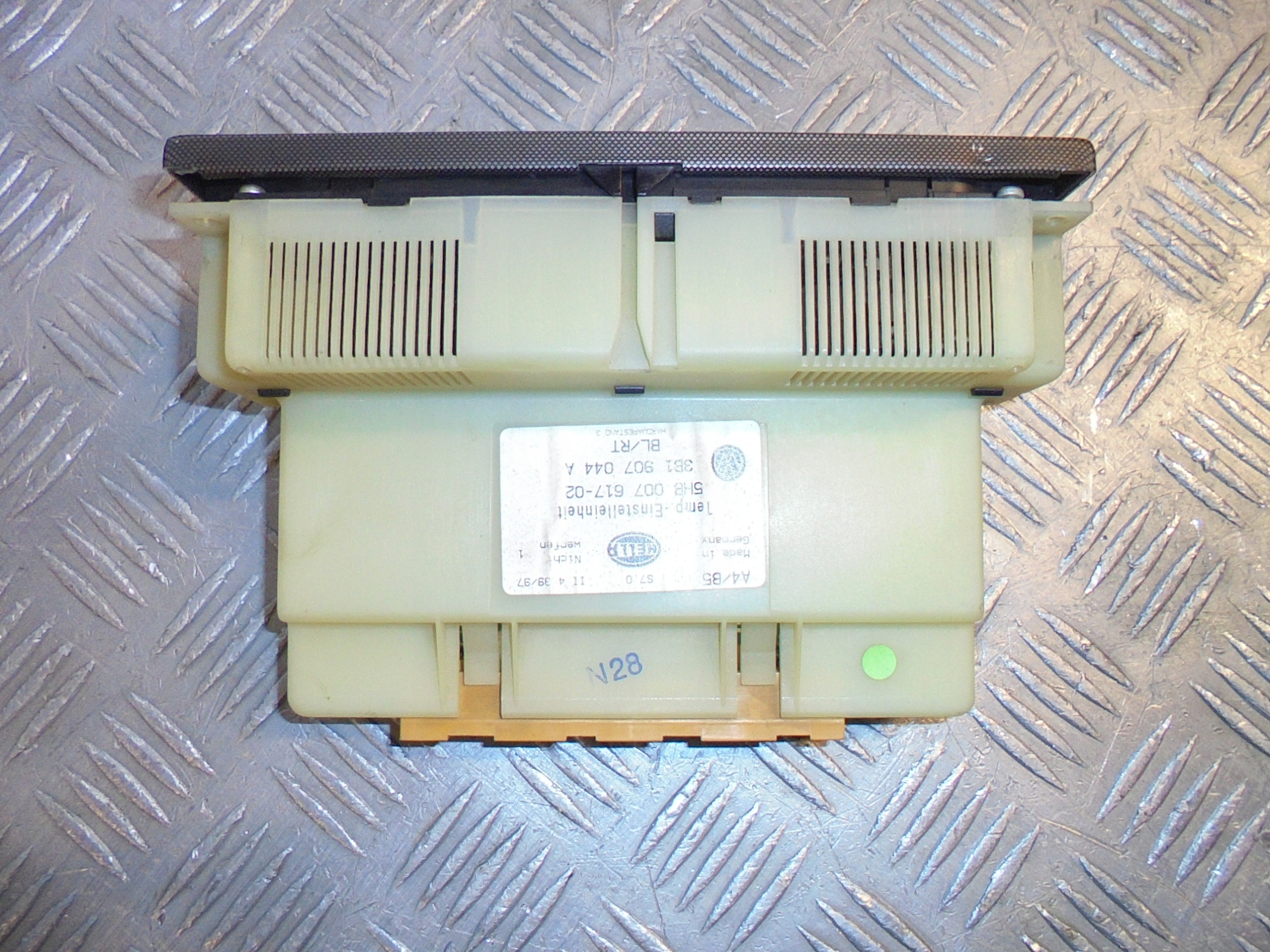 PANEL BOCCHETTE CLIMATRONIC VW GOLF IV (1J1) 1.8 T 3B1907044A HELLA