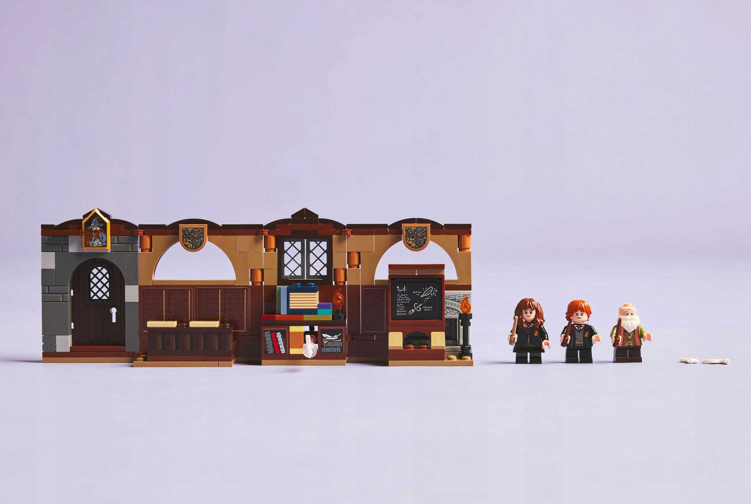 LEGO Harry Potter 76442 Zamek Hogwart: Zajęcia z zaklęć i uroków klocki Ron Minimalny wiek dziecka 8