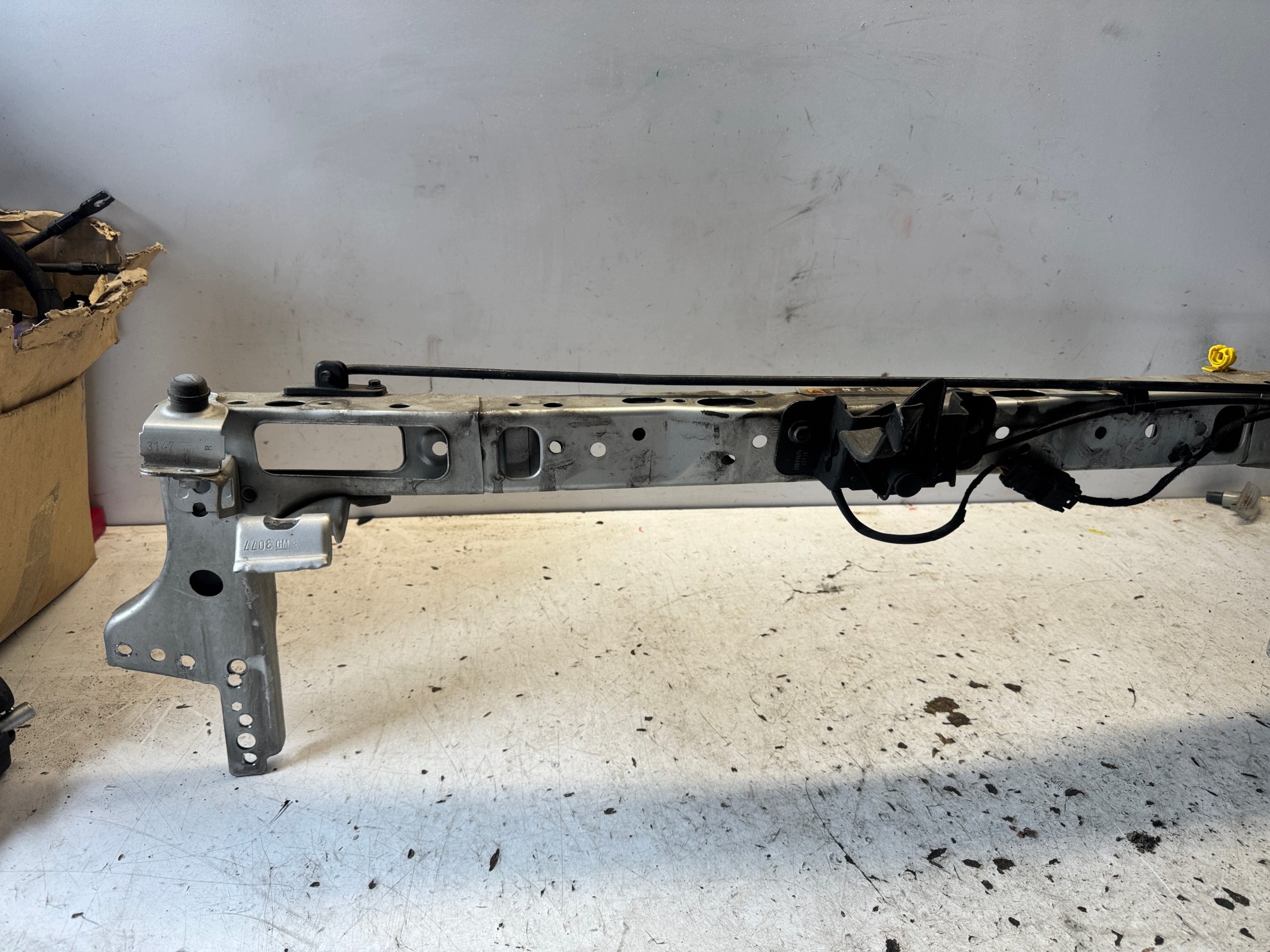 OPEL ASTRA K 5 pillar front silver support panel for radiators upper Z176