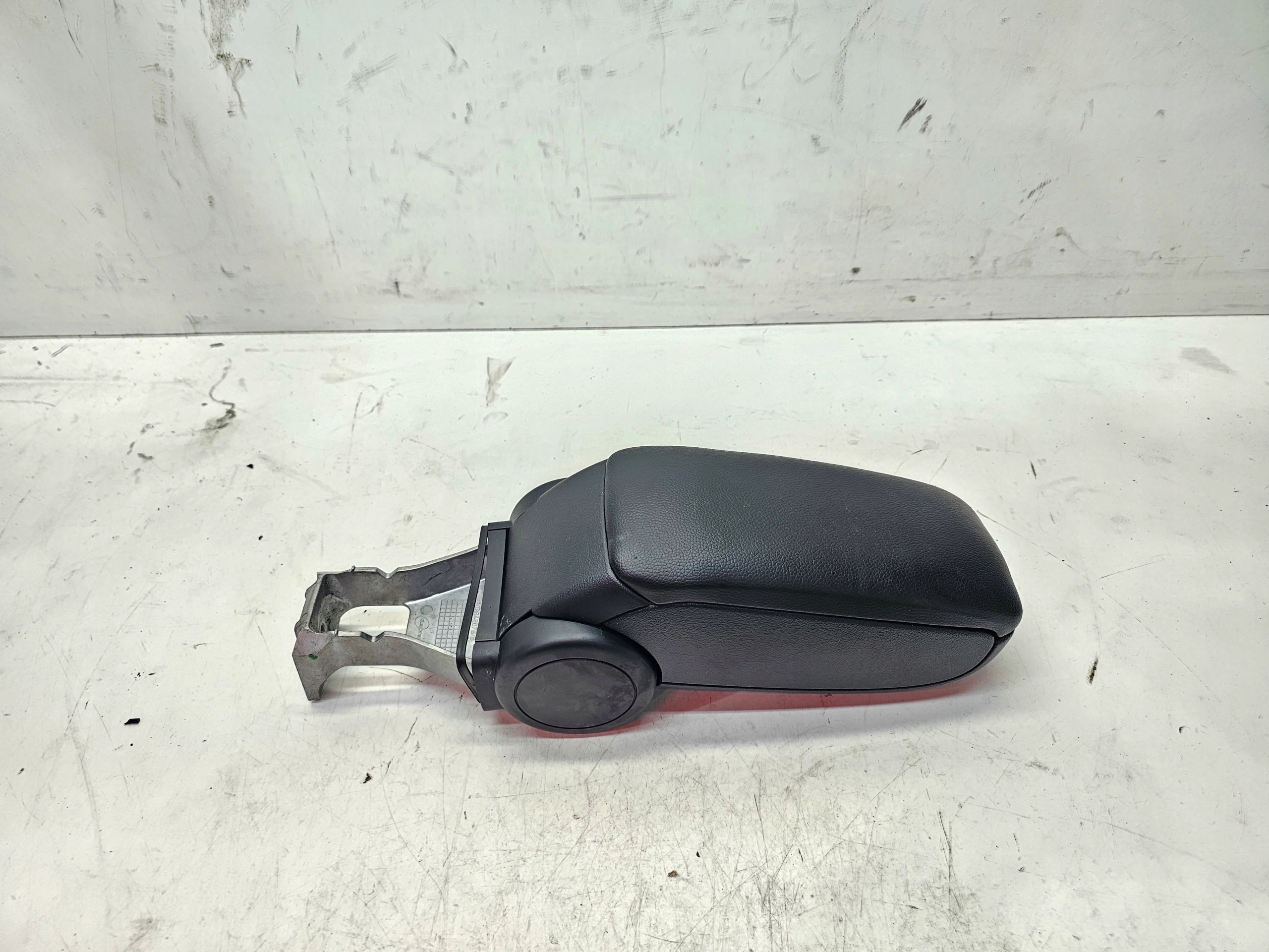 armrest front adjustable AUDI A3 8P 8P0864207B 6PS SOUL