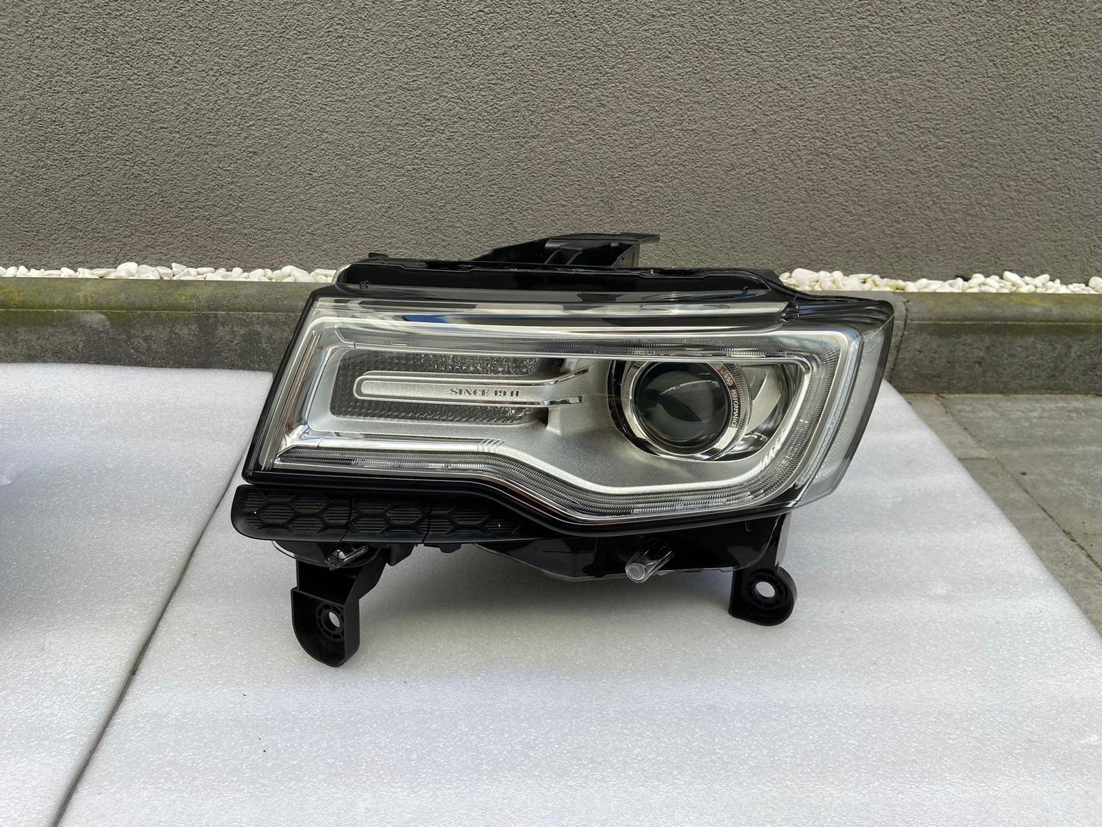lights Jeep Grand Cherokee WK2 Bi Xenon Led left right