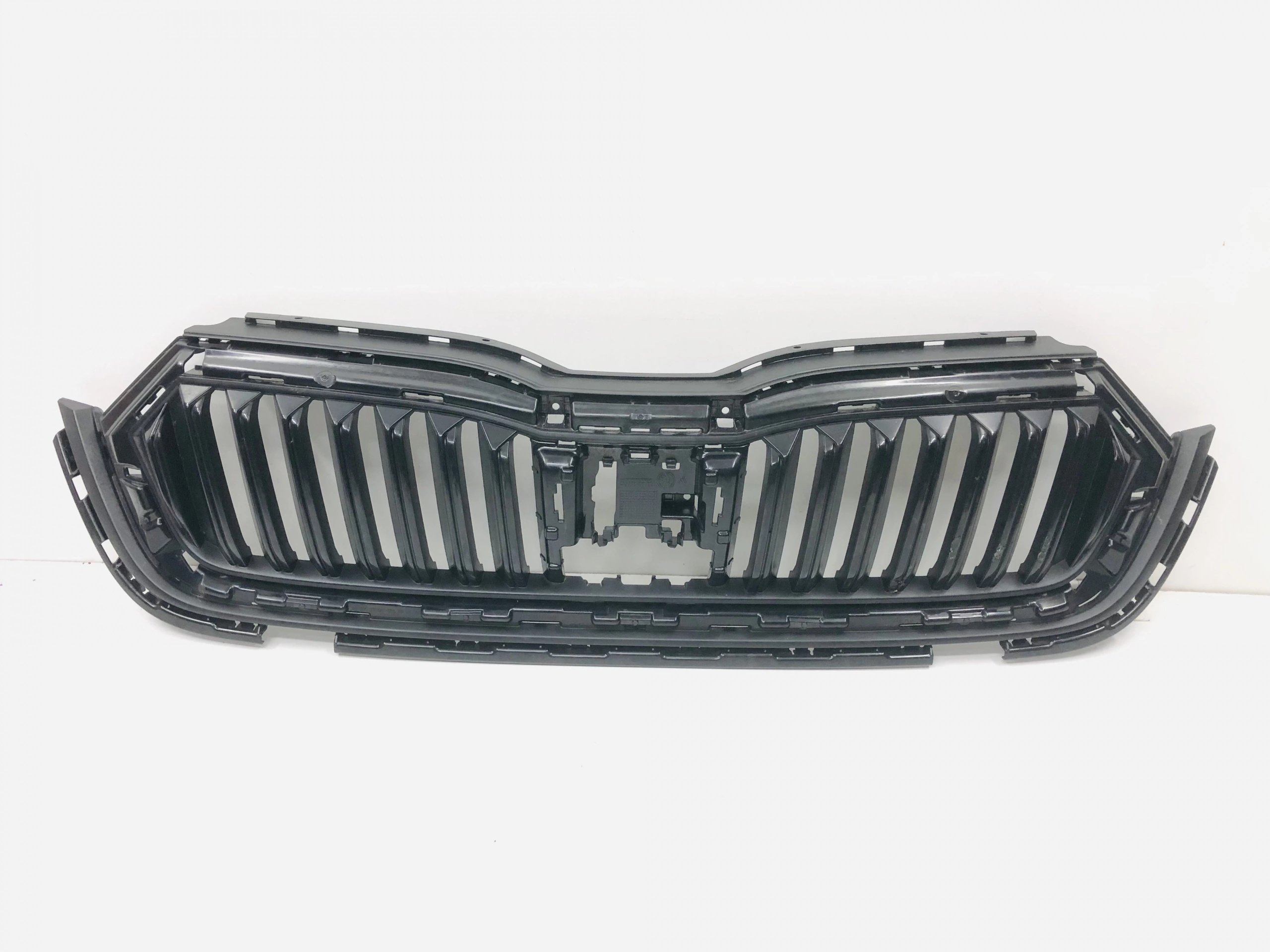 Шкода OE 5E3 853 653 решітка радіатора решітка бампер octavia