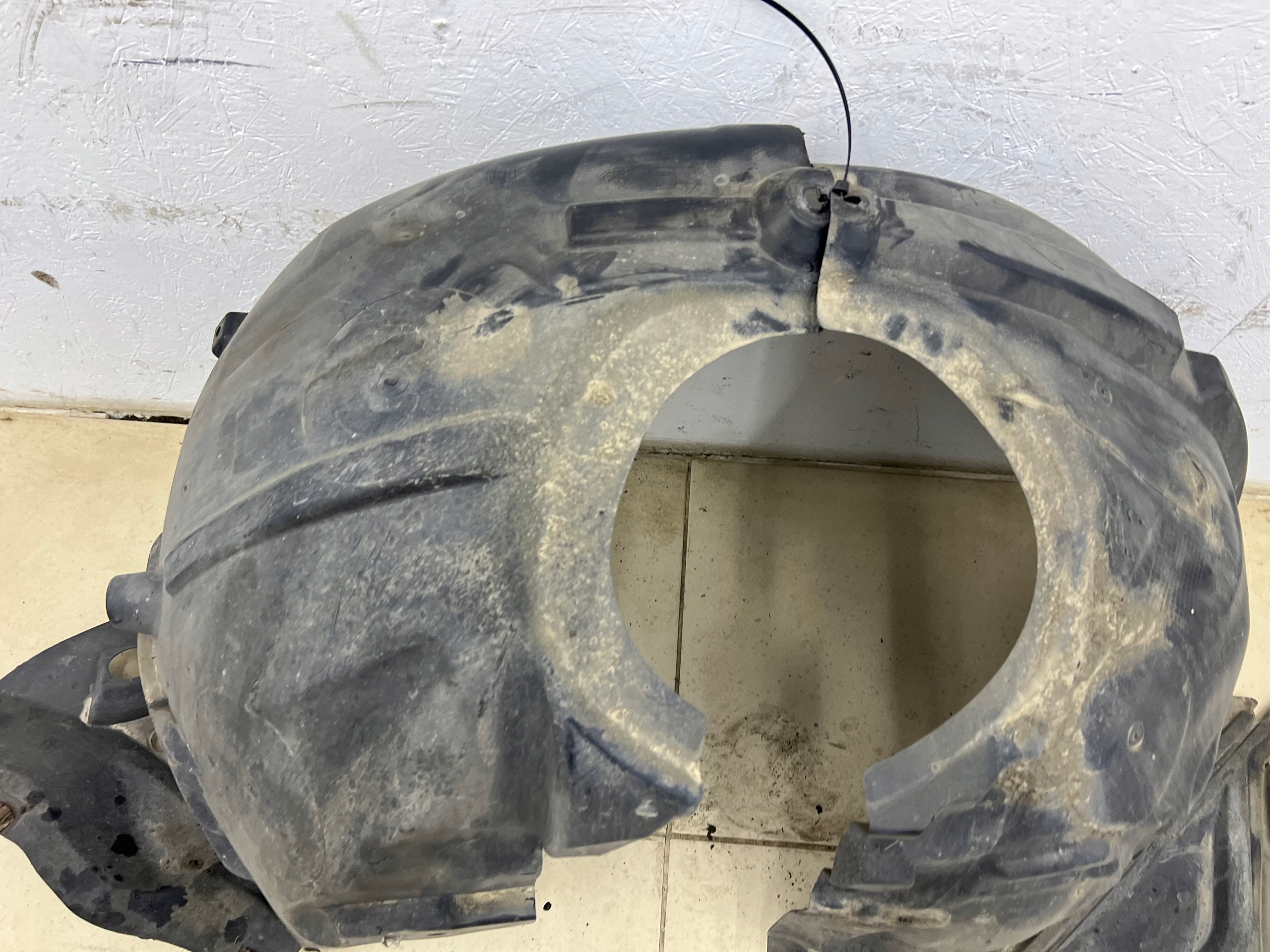 MERCEDES W212 mudguard right front front A2126900230 A2126903130