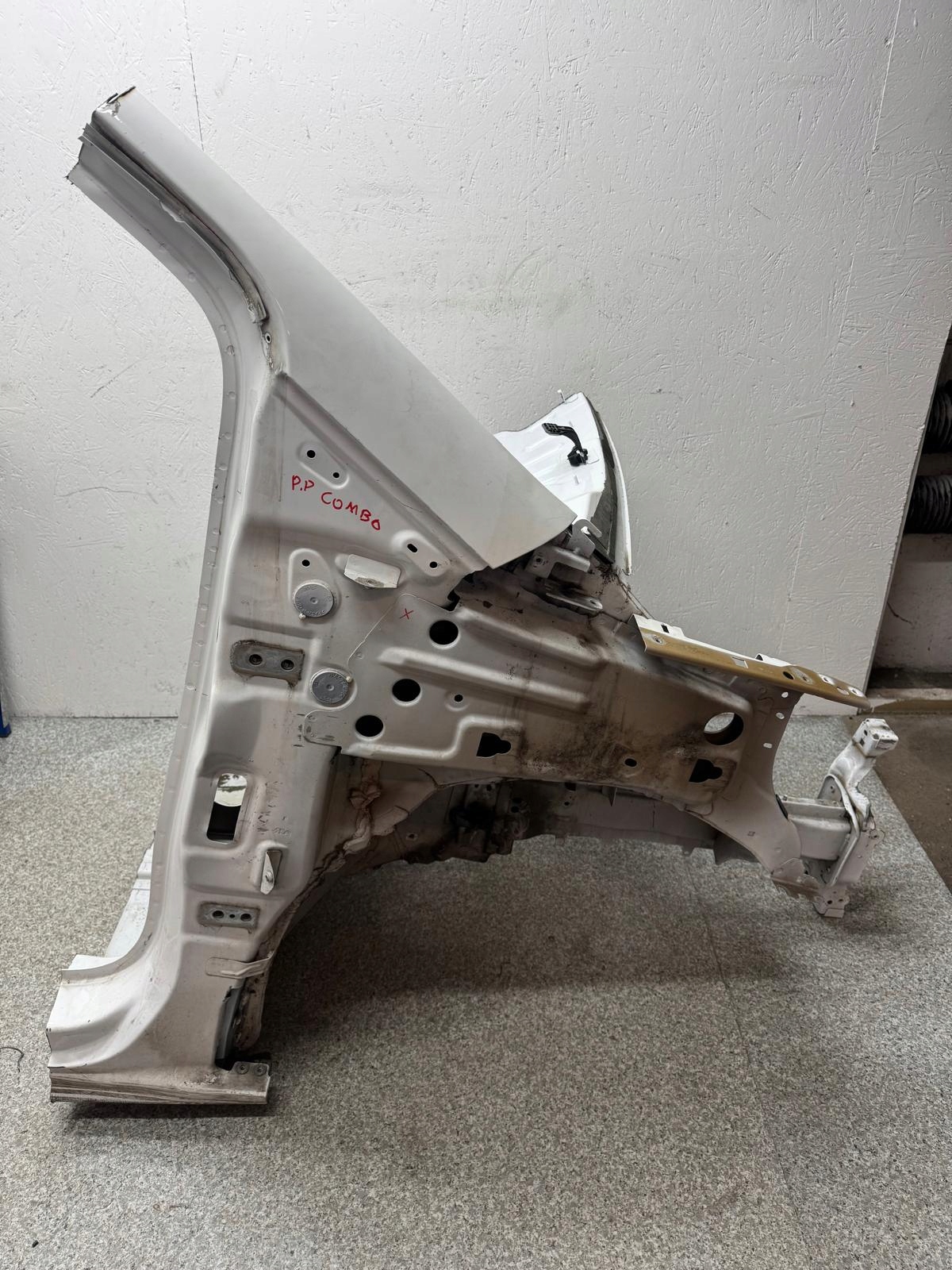 ĆWIARTKA PODŁUŻNICA FARTUCH PRAWY PRZÓD COMBO E PARTNER IV 2019-2024