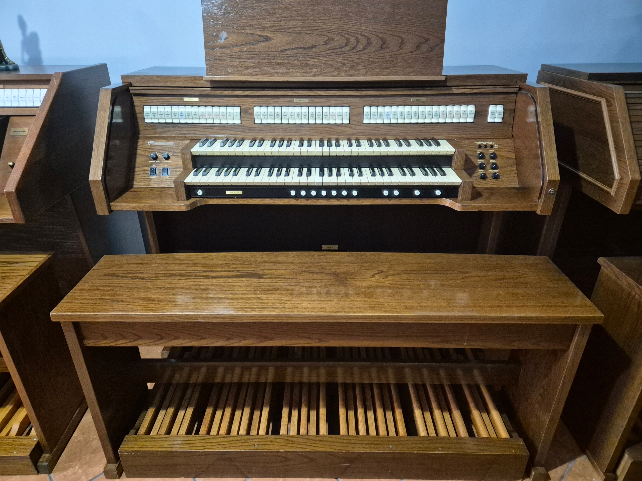 CYFROWE ORGANY KOŚCIELNE VISCOUNT-DOMUS 1132 DELUXE