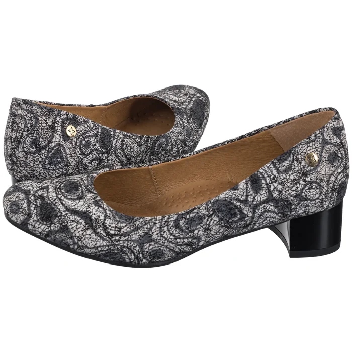 Dámské kožené boty s nízkým podpatkem Maciejka 03330-43