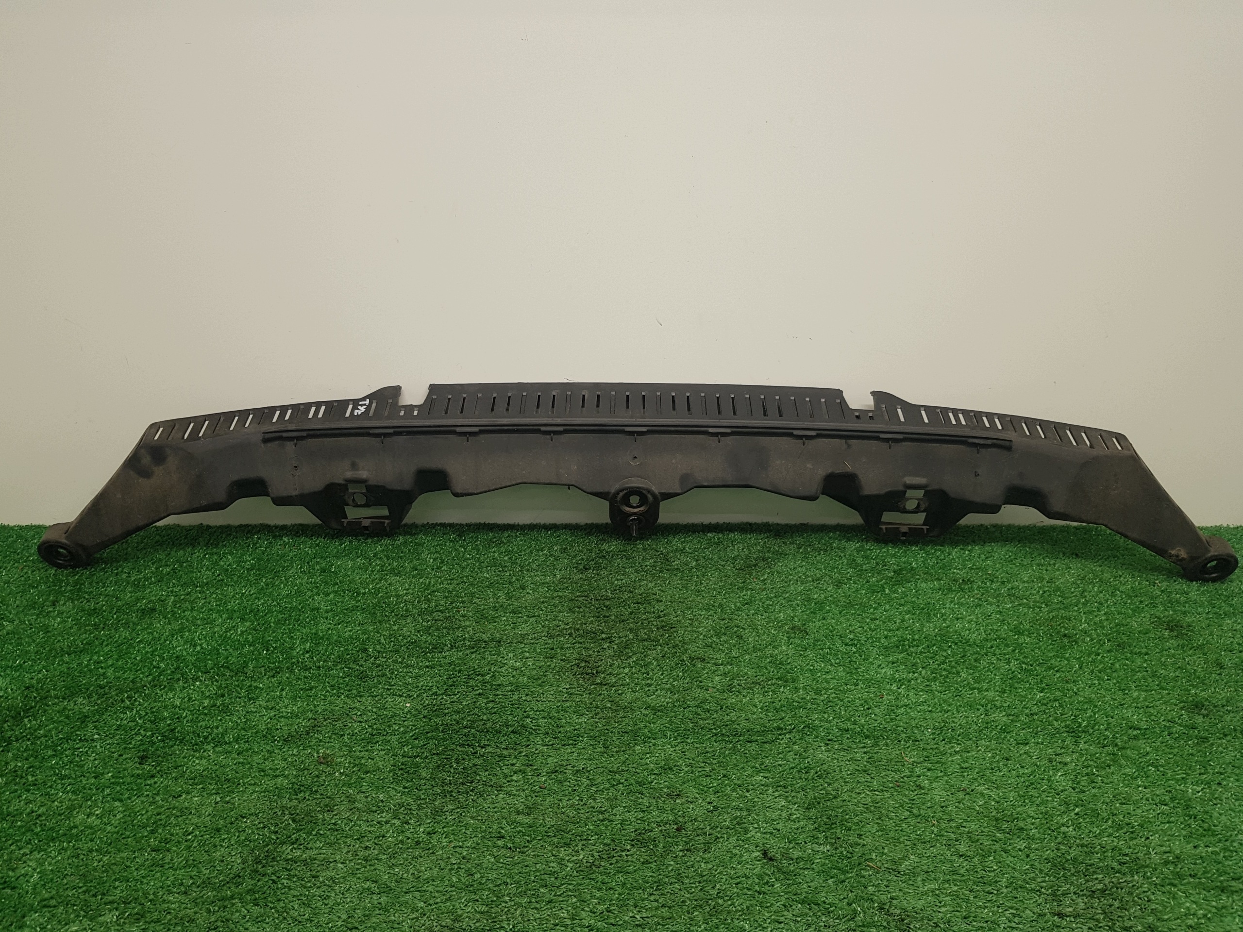 bumper bracket central rear part CITROEN DS-5 9803131880