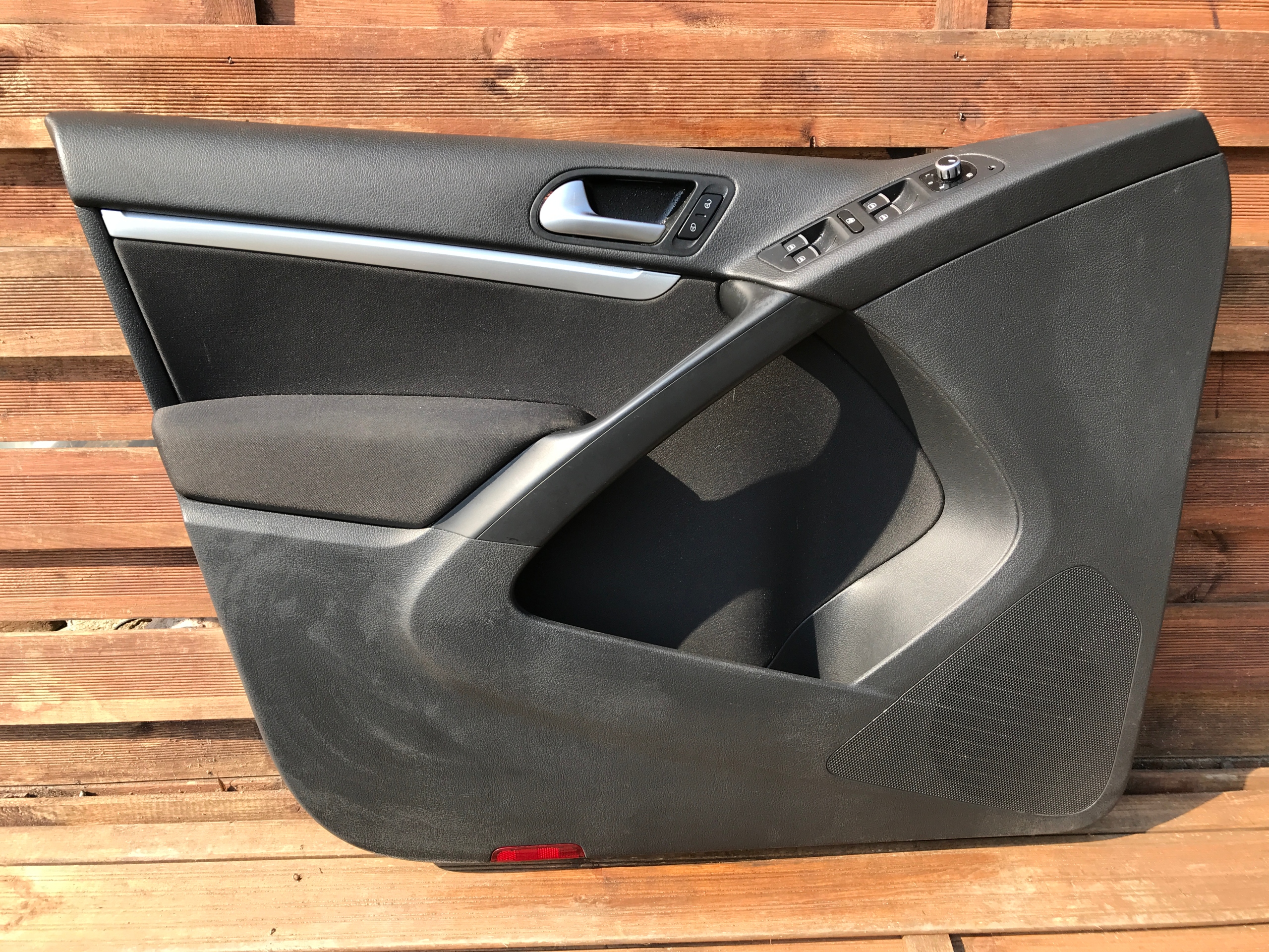 side door left front VW TIGUAN 5N0867011