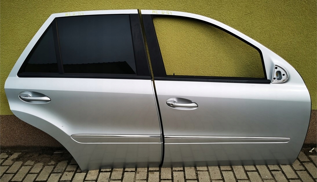 MERCEDES ML W164 05-10 ДВЕРІ ПРАВЕ ЗАД. В ЗБОРІ