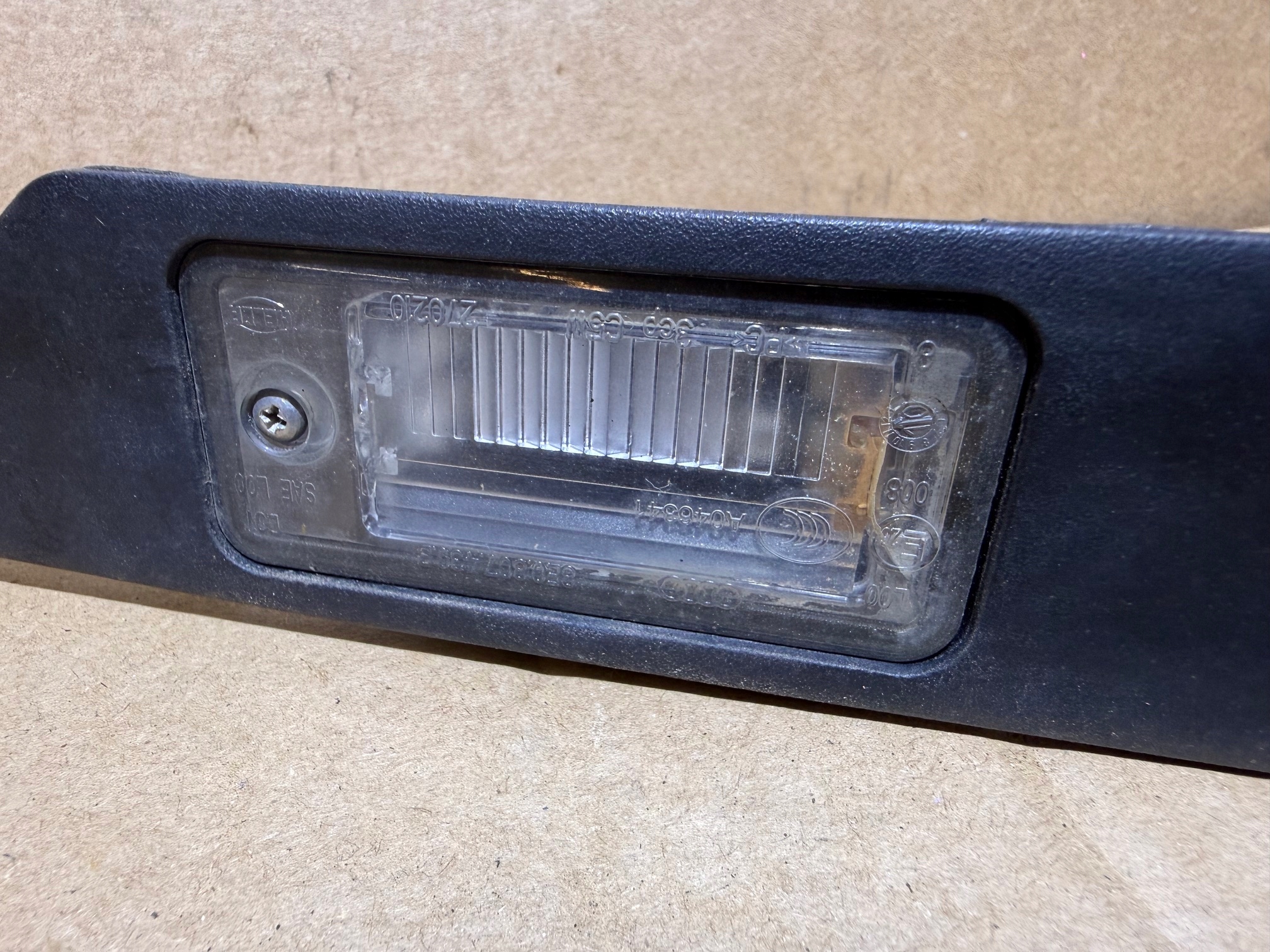 AUDI A3 A4 A6 Q7 cap MIKROSTYK bonnet rear part 8P4827574