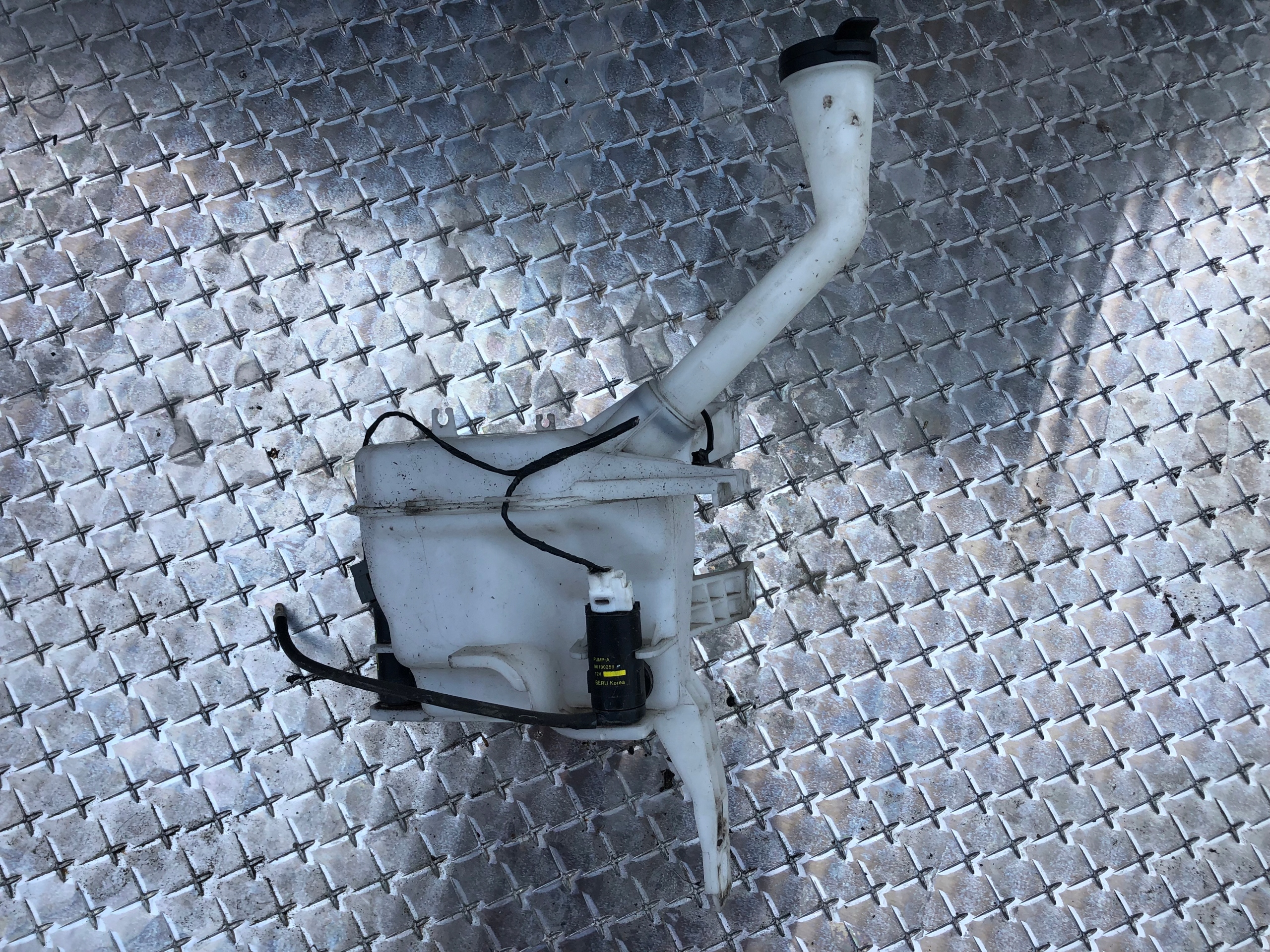 washer fluid tank CHEVROLET SPARK 94572183